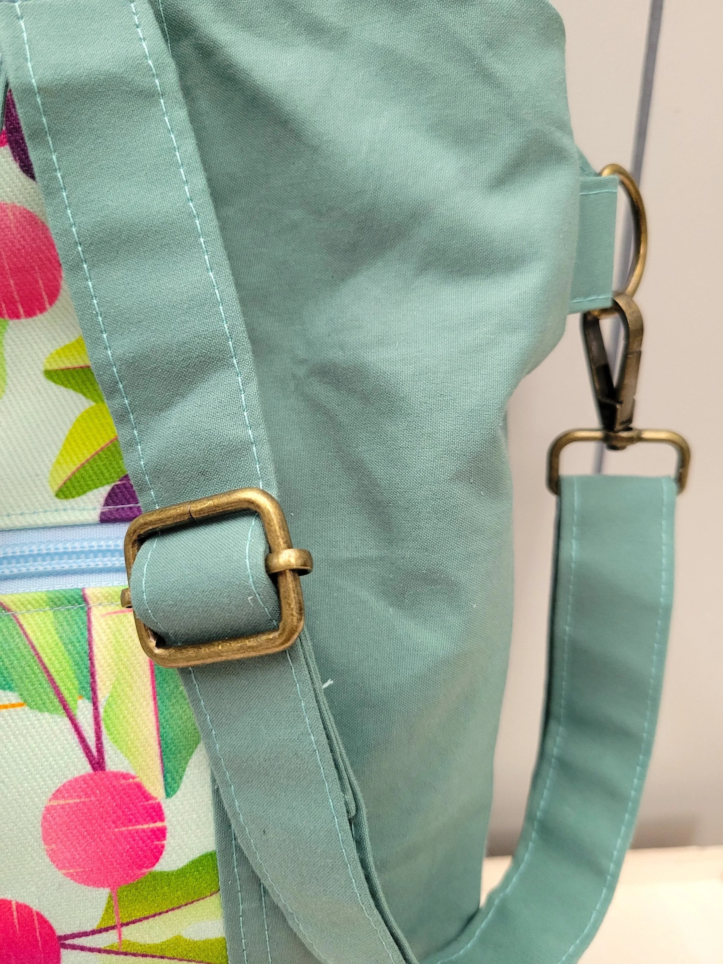 Beetroot-large-crossbody-bag-detachable-strap.jpg