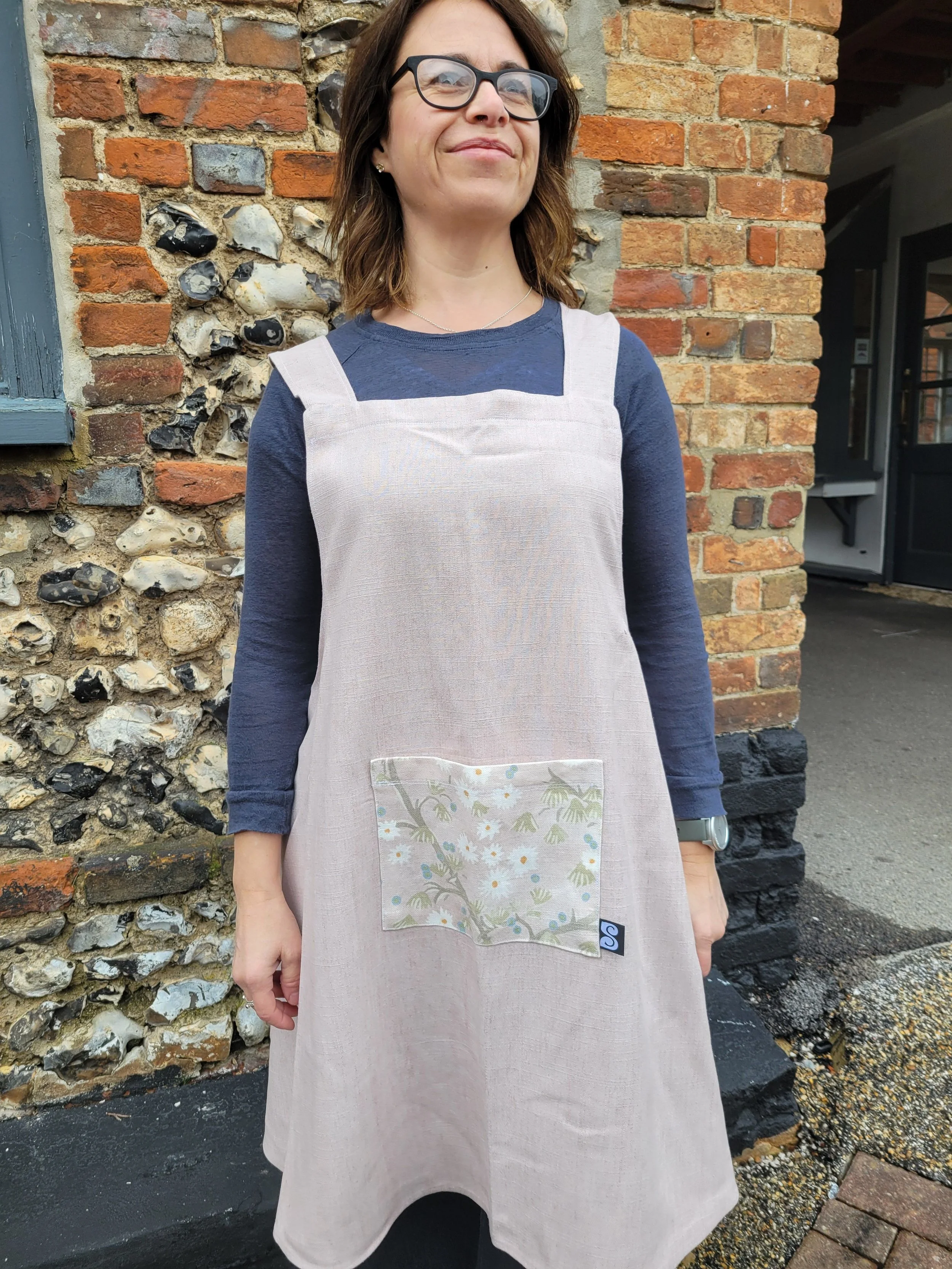 White daisy japanese style apron.jpg