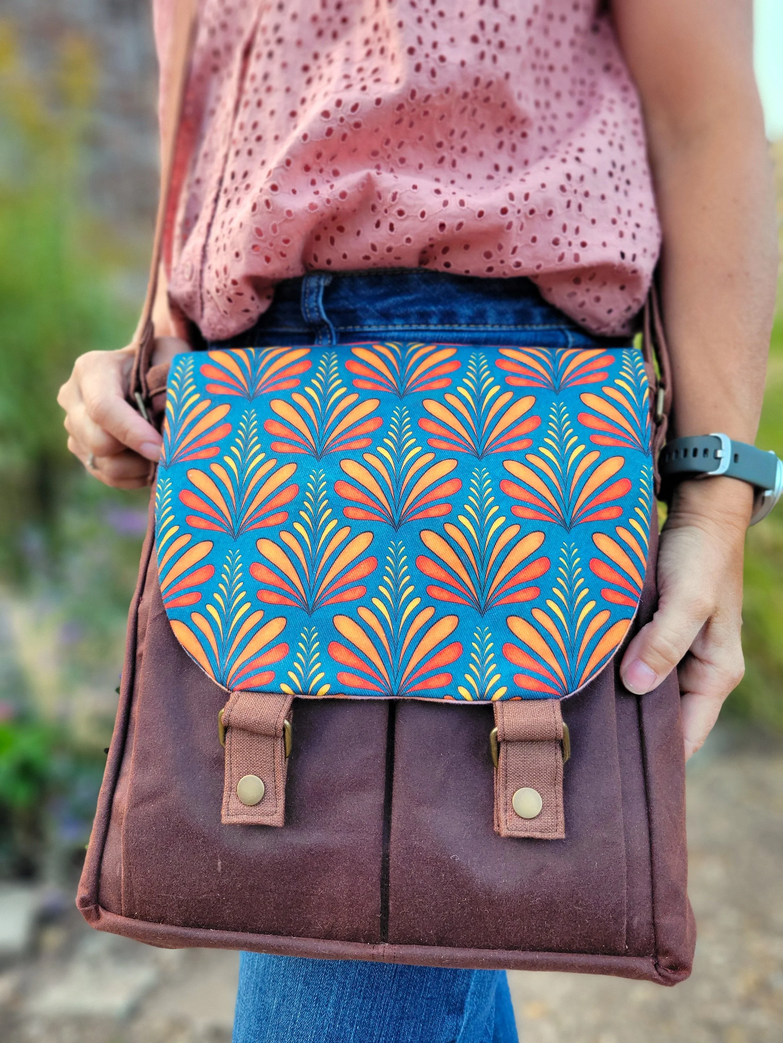Front view of Botanica retro flower messenger bag (2).jpg