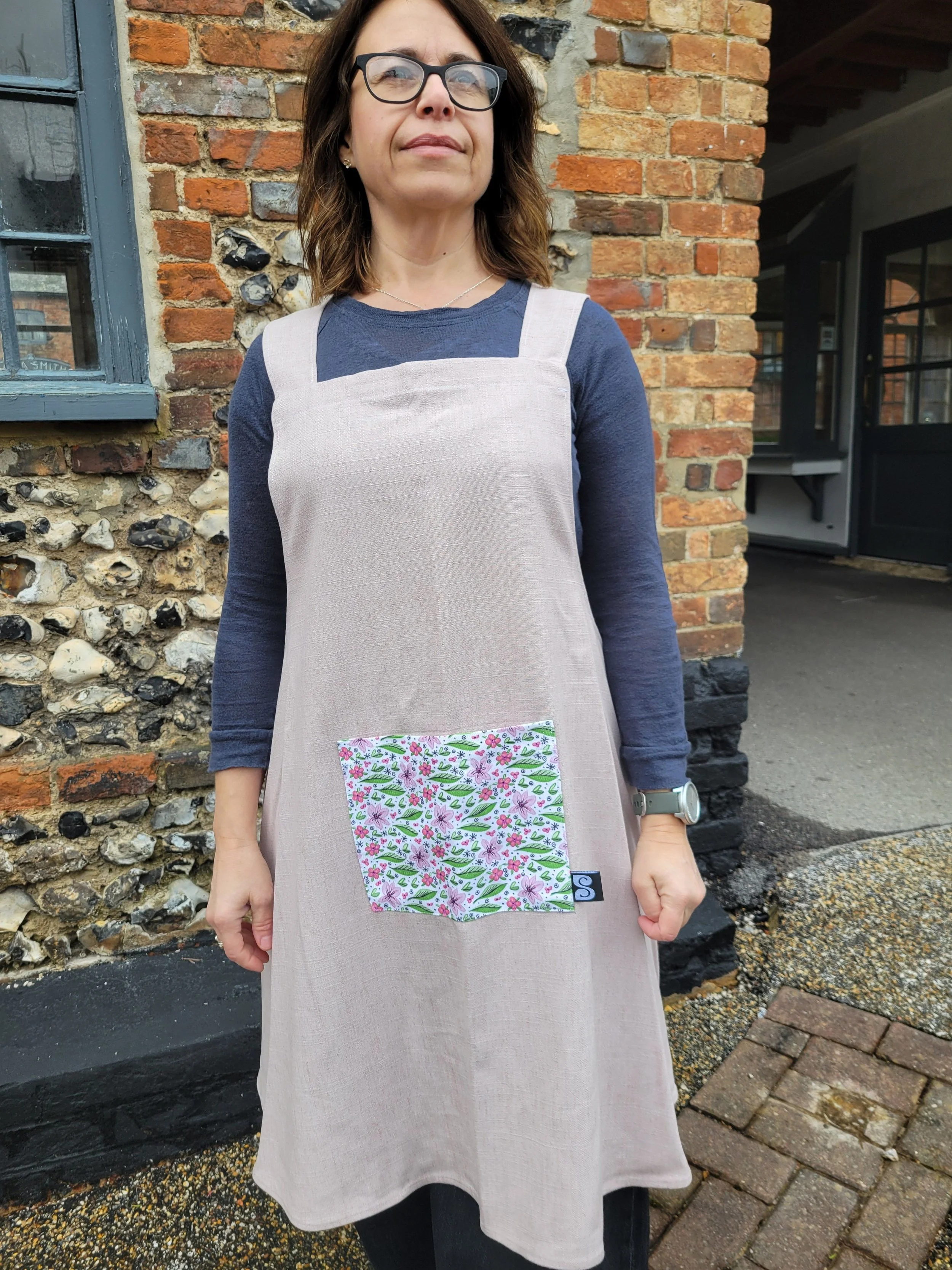 Doodle flower japanese style apron.jpg