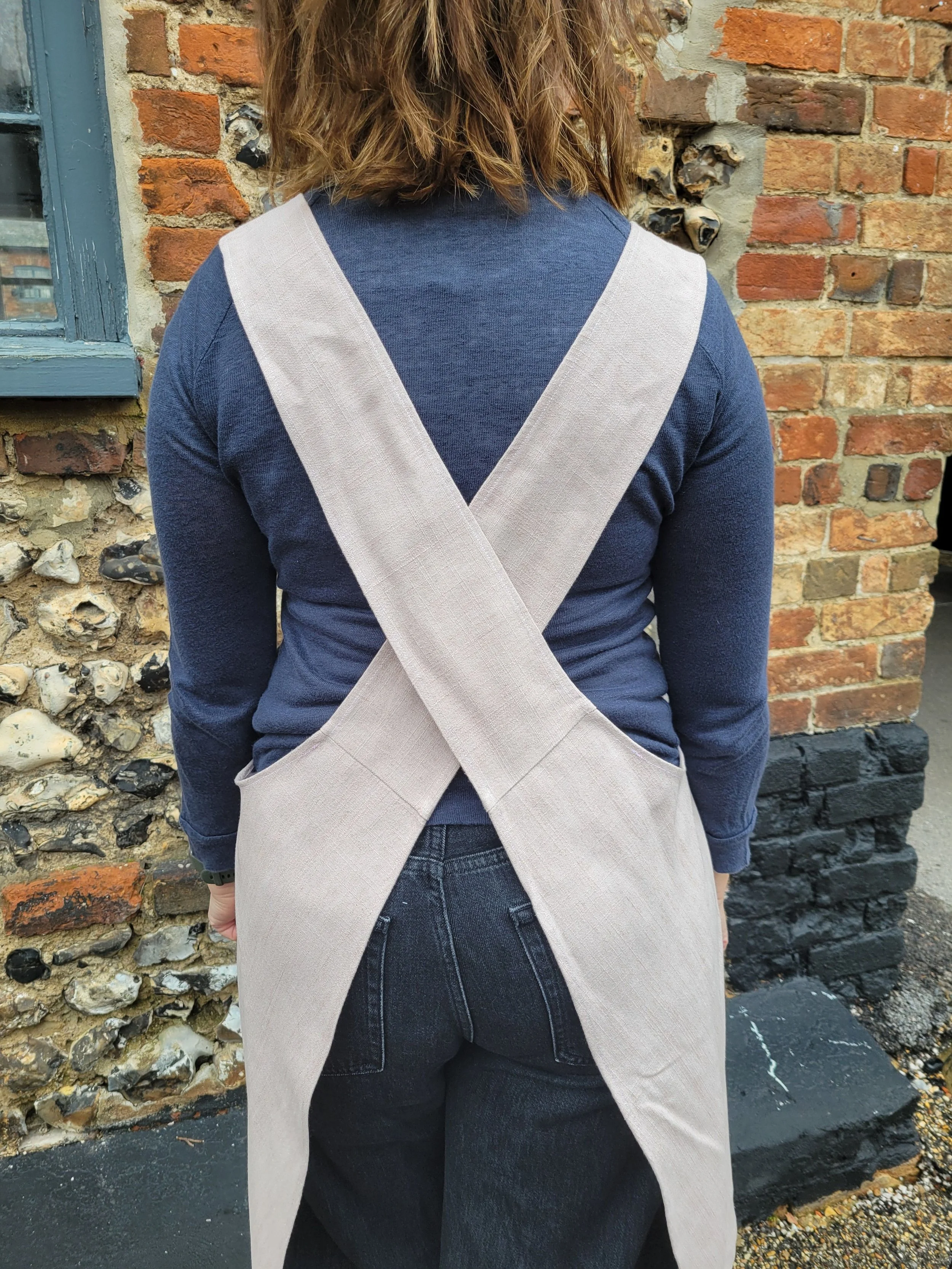 Cross over back detail of japanese style apron.jpg