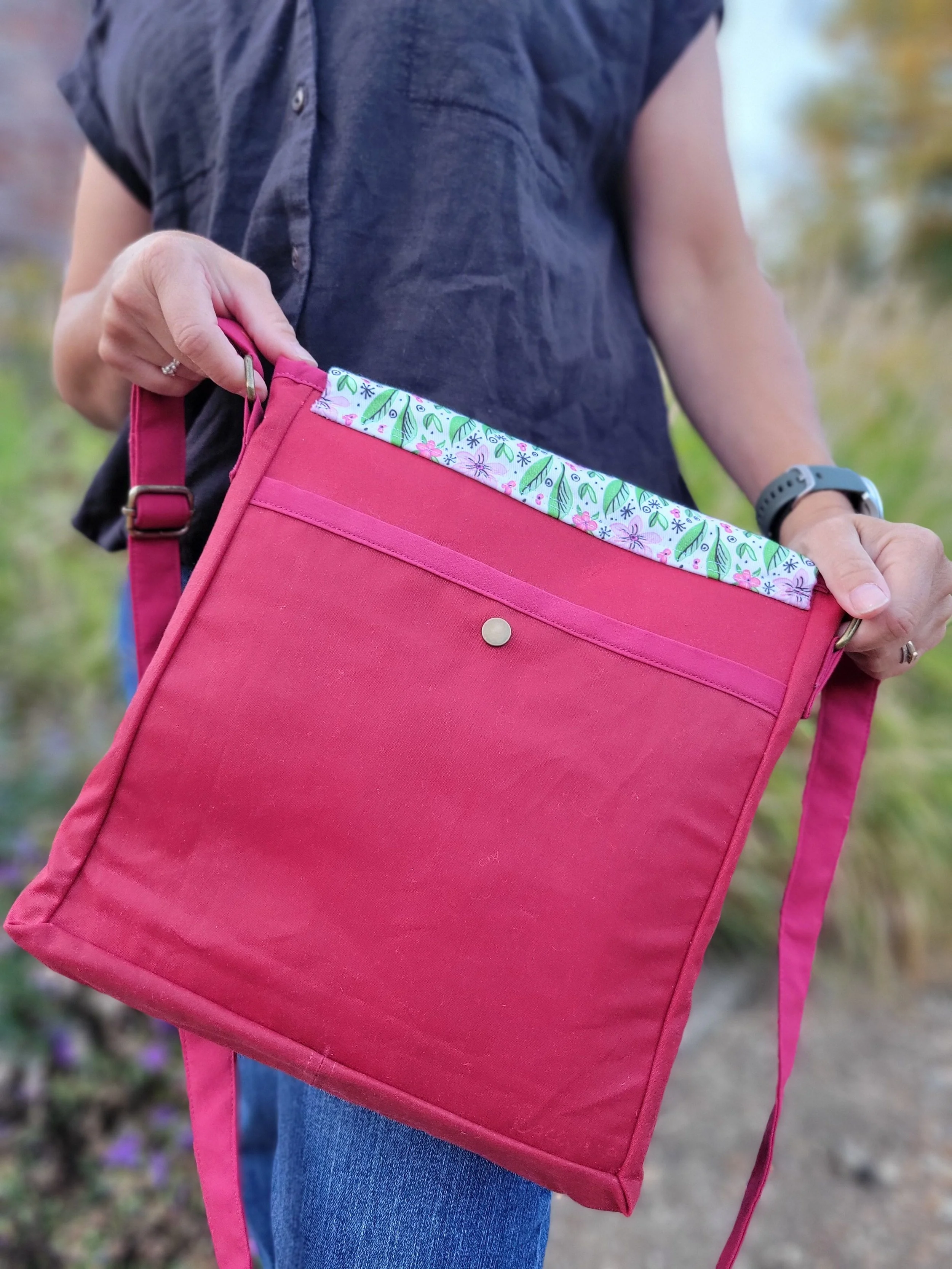 Back-pocket-Botanica-doodle-flower-messenger-bag.jpg