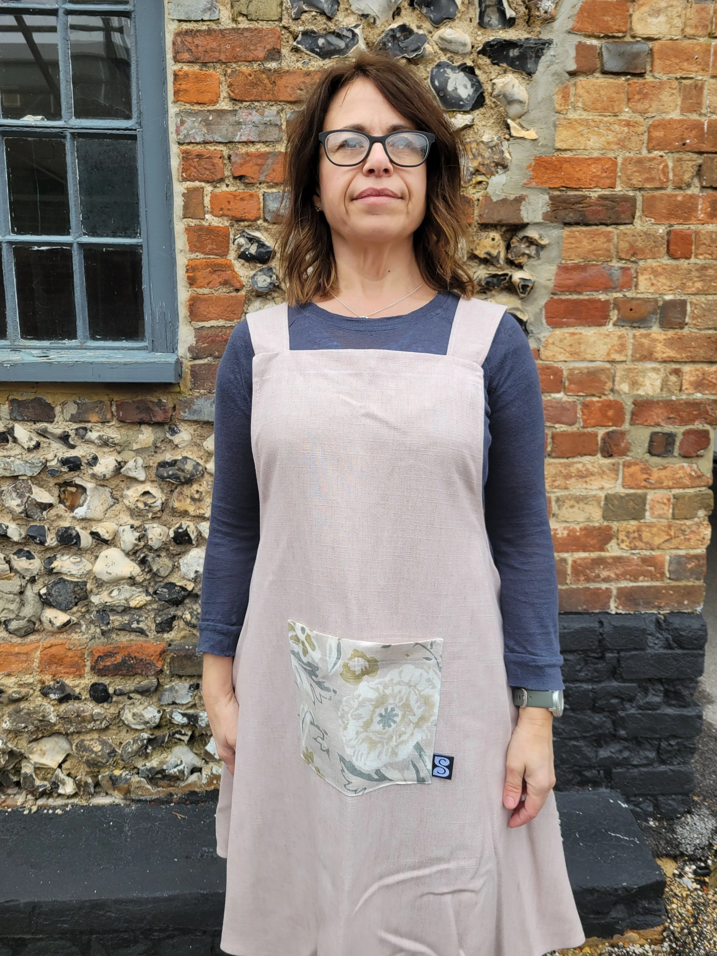 Faded flower japanese style apron (1).jpg