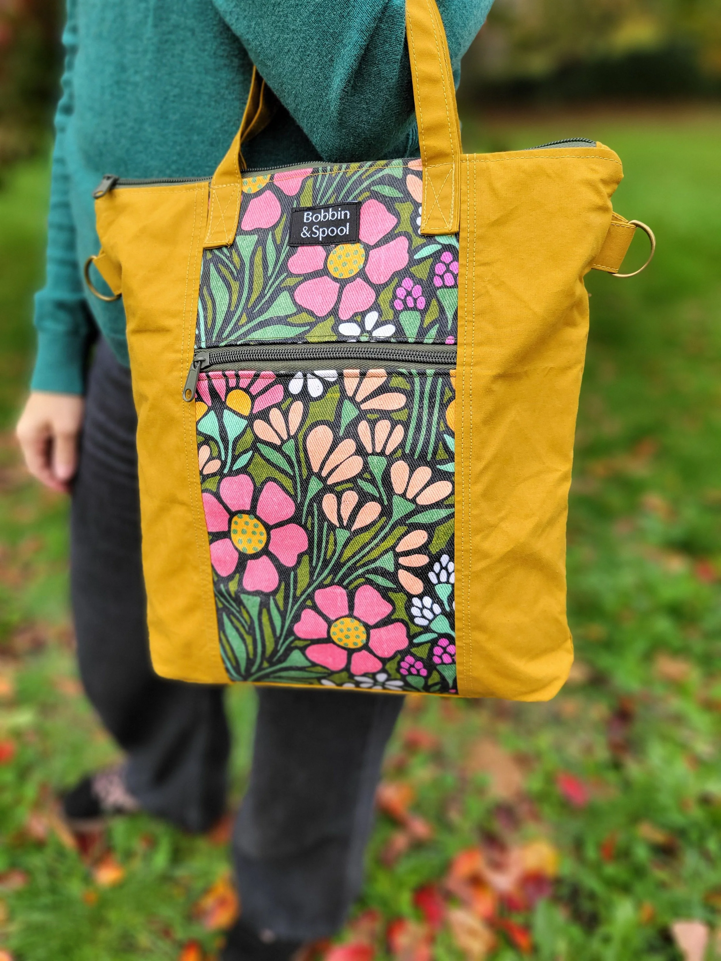 Flower-large-shoulder-bag-close-up.jpg