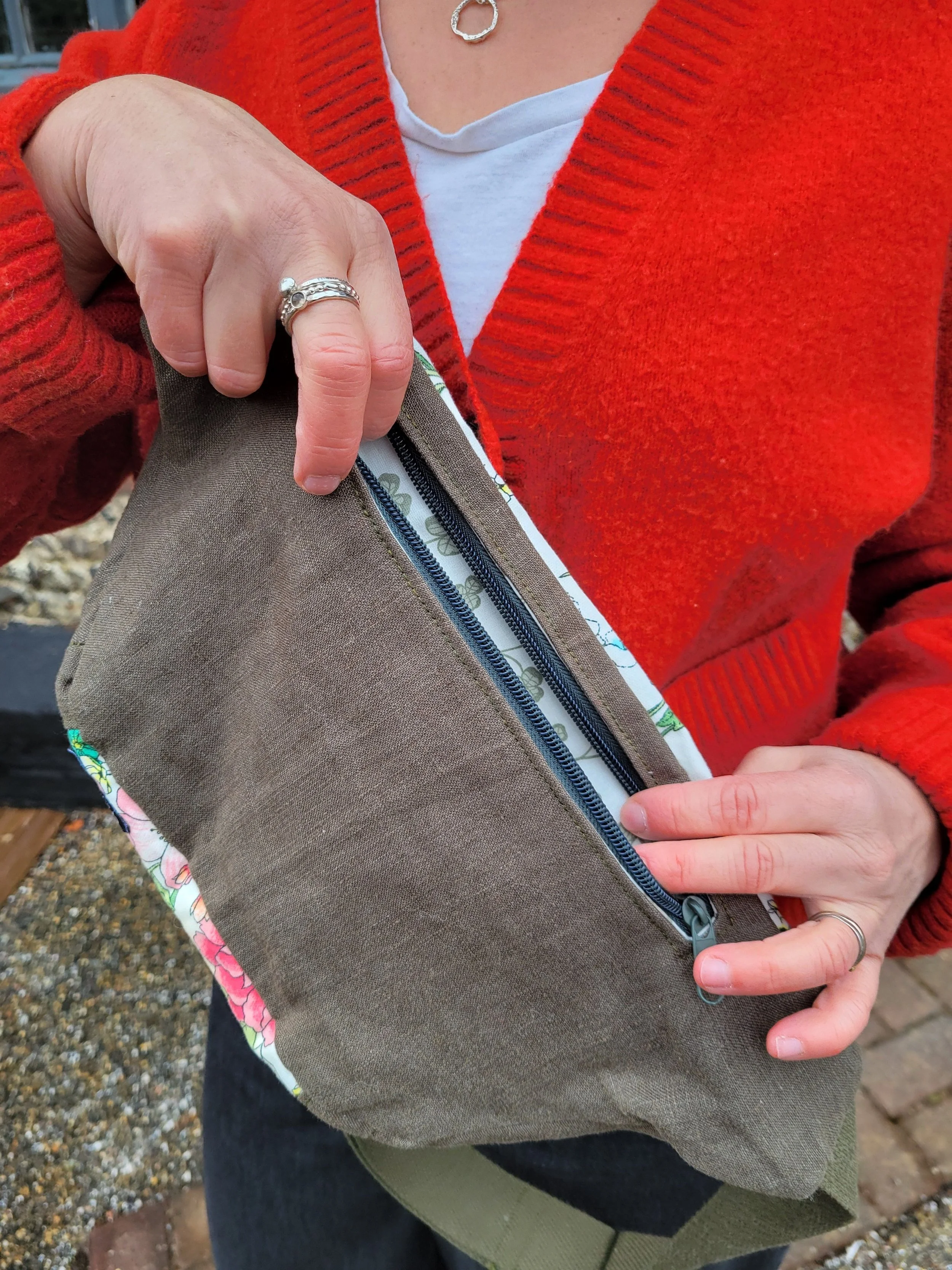 Back pocket of green linen bum bag.jpg