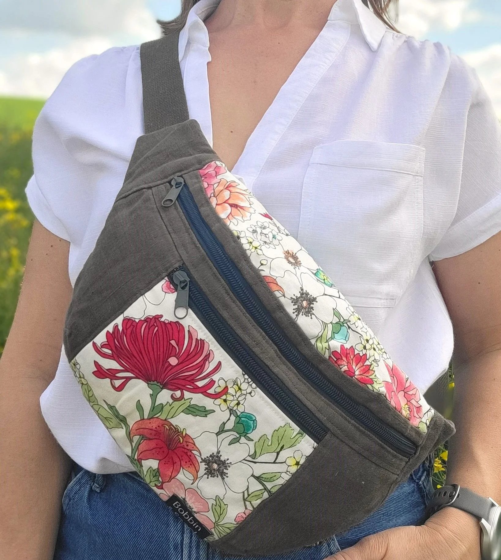 close-up-khaki-flower-bumbag.jpg