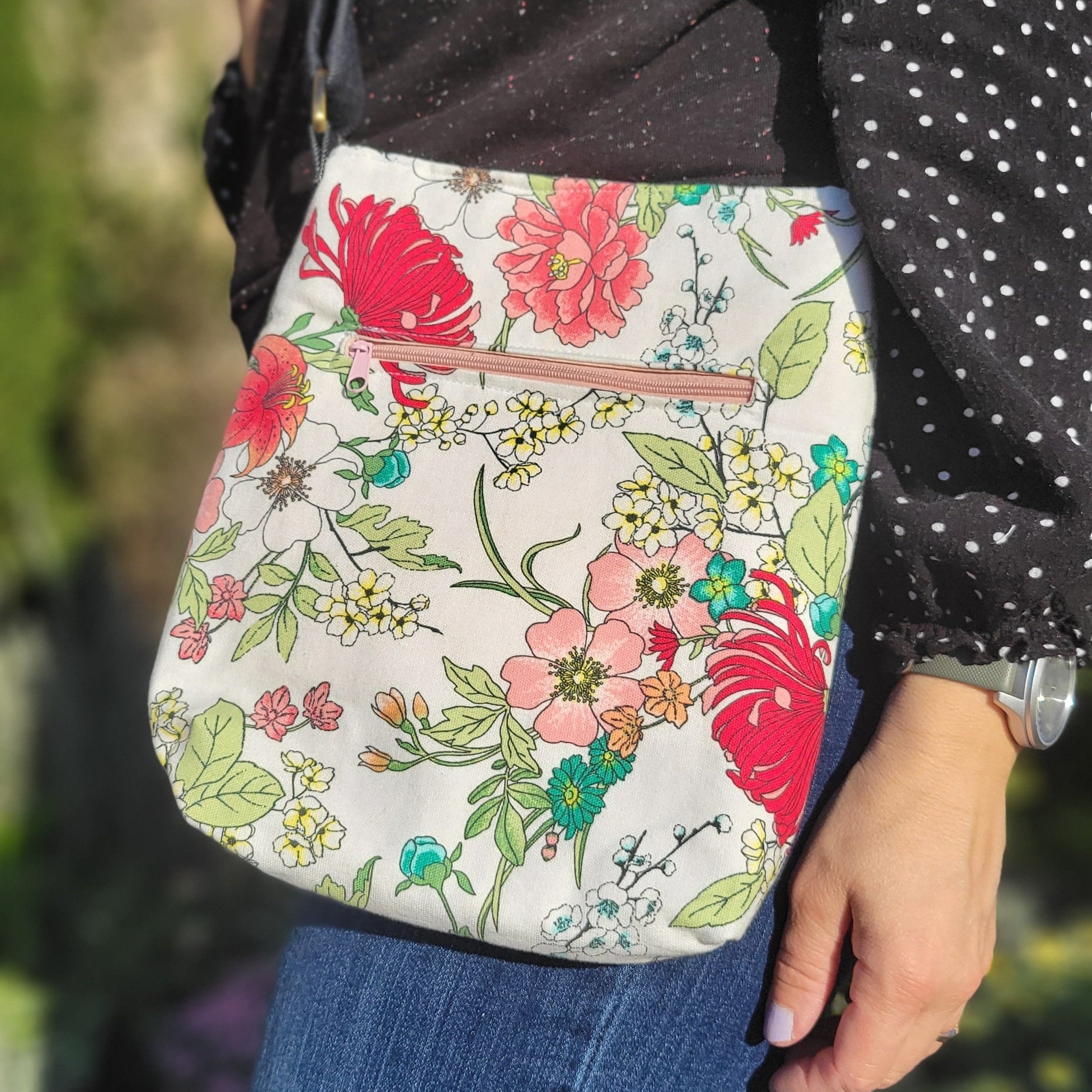 Back+view+of+denim+and+flower+shoulder+bag.jpg