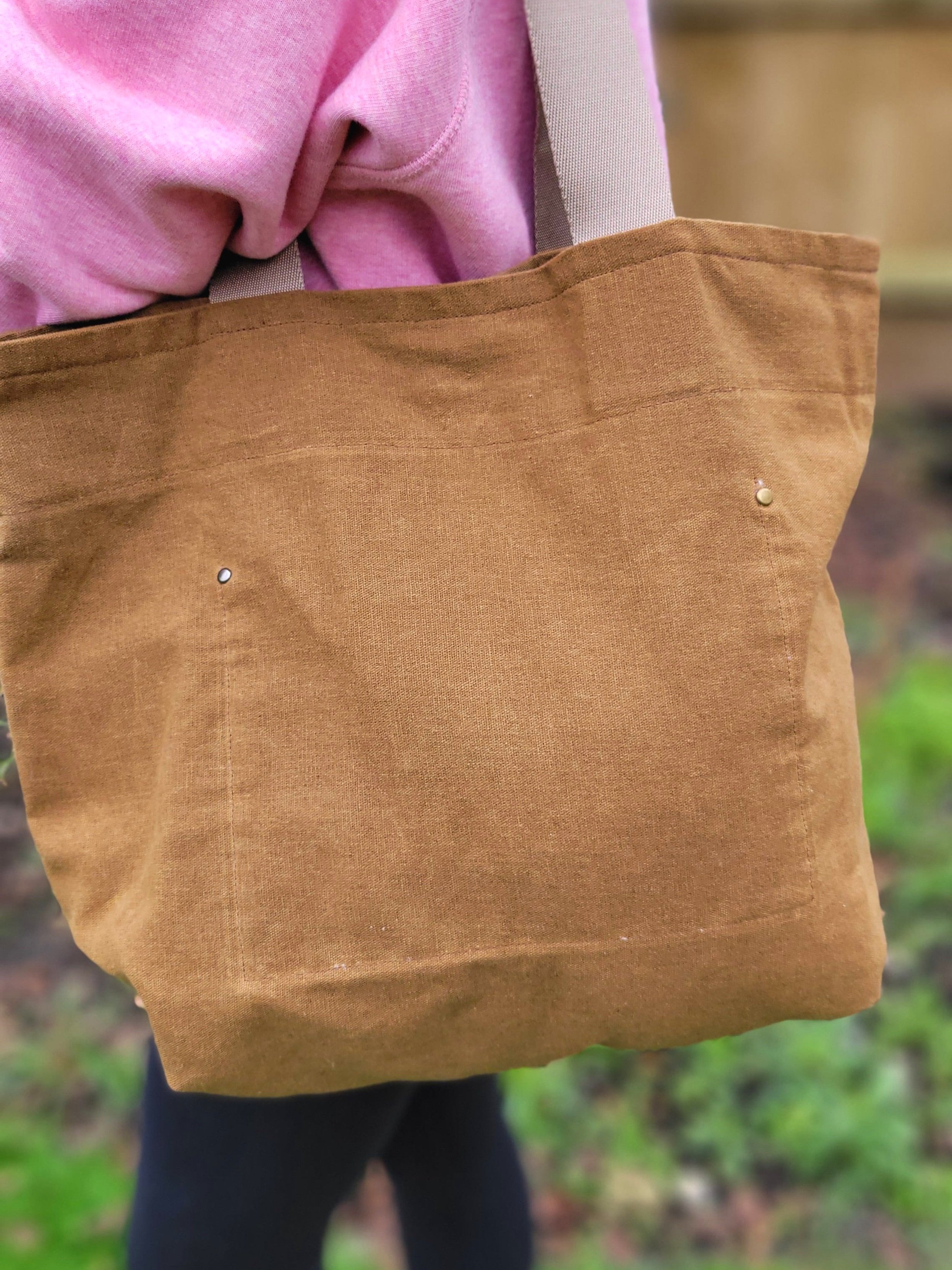 Medium+dry+oilskin+Everyday+tote+bag+with+profile+stiteched+pocket.jpg
