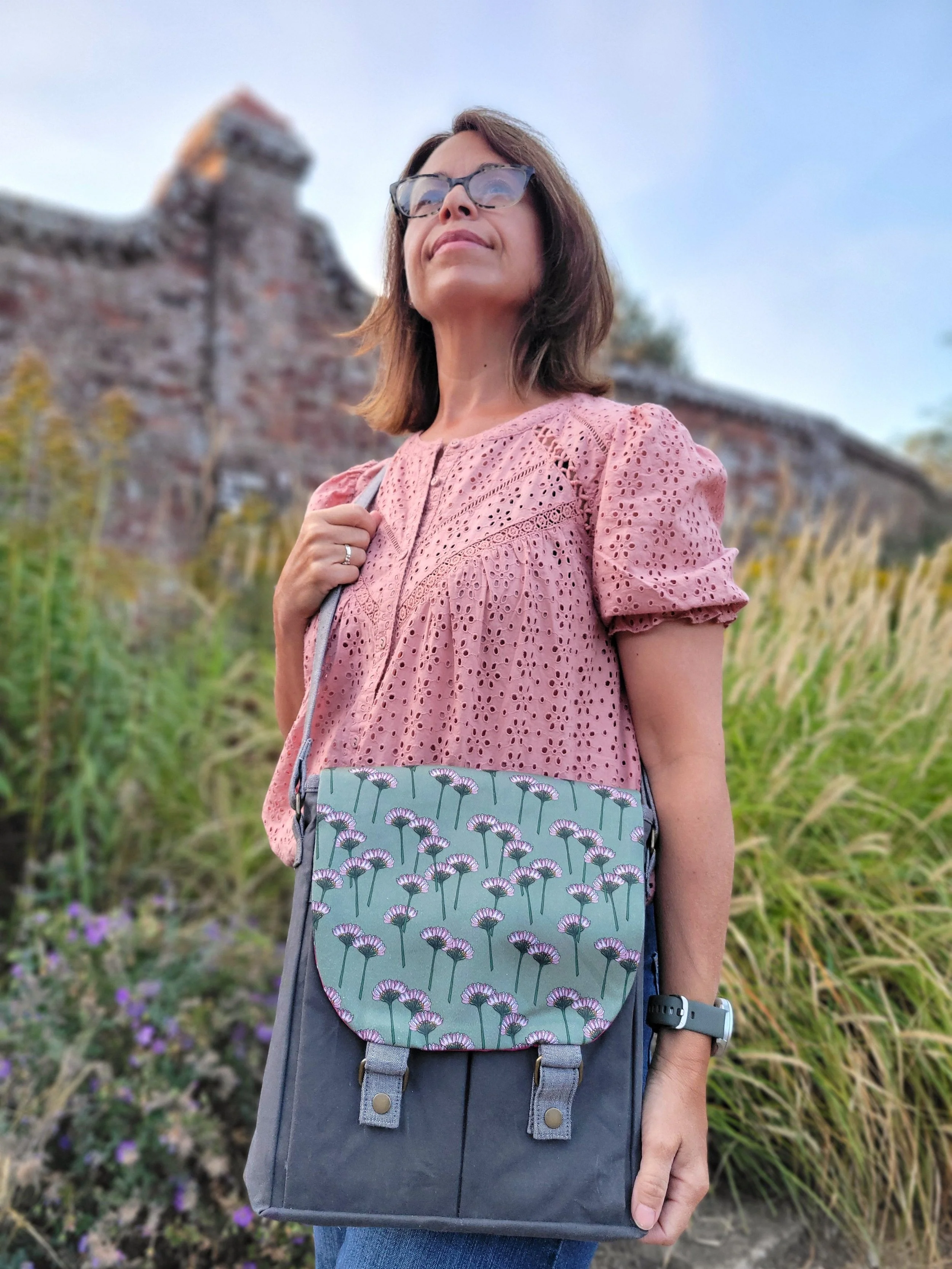 Botanica-daisy-messenger-bag.jpg