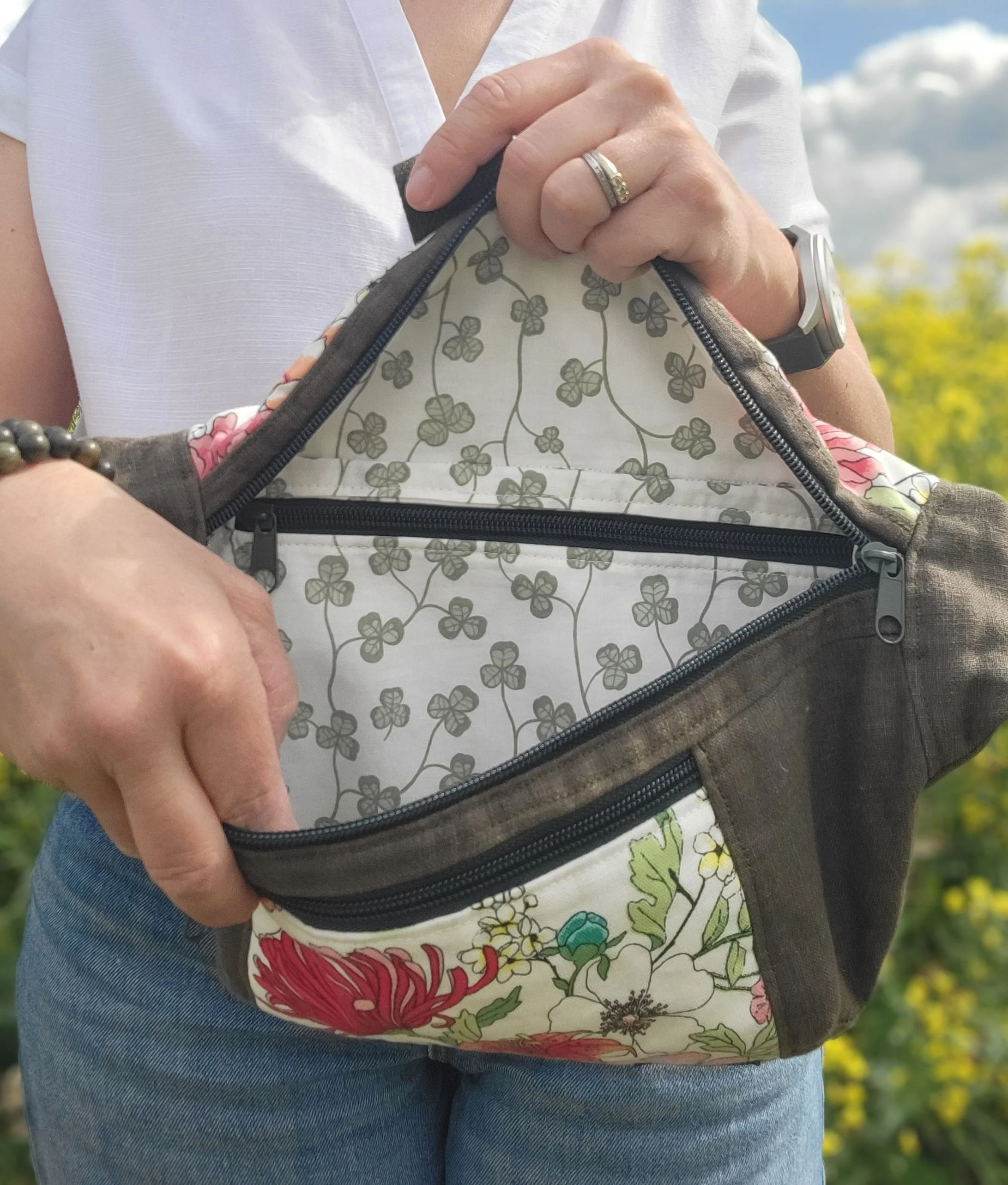 Lining-khaki-flower-bumbag.jpg