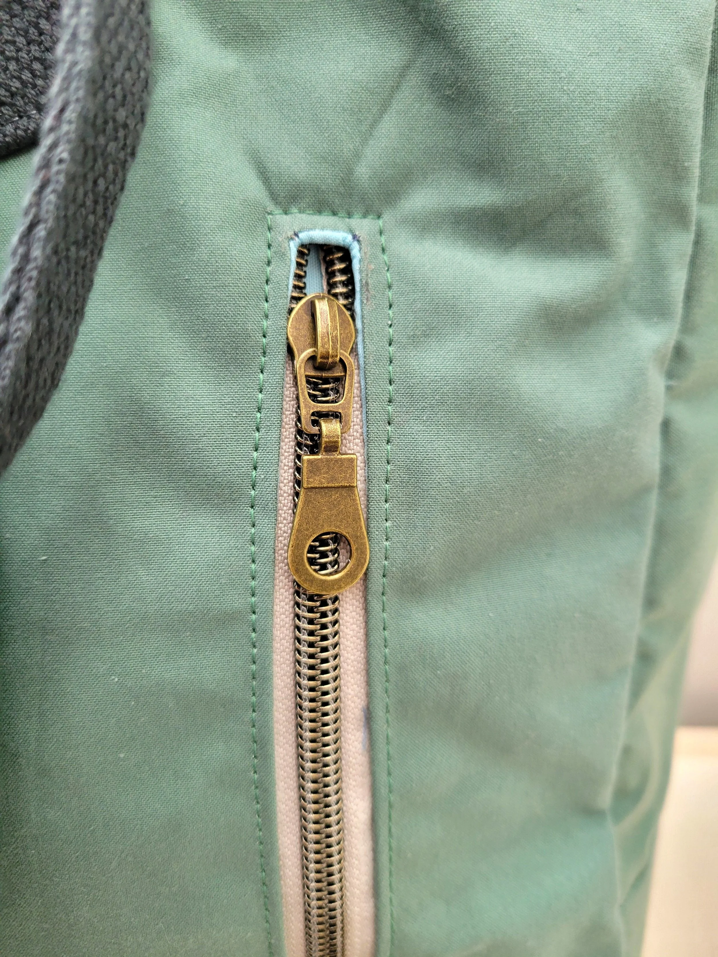 Beetroot-large-backpack-back-zip.jpg