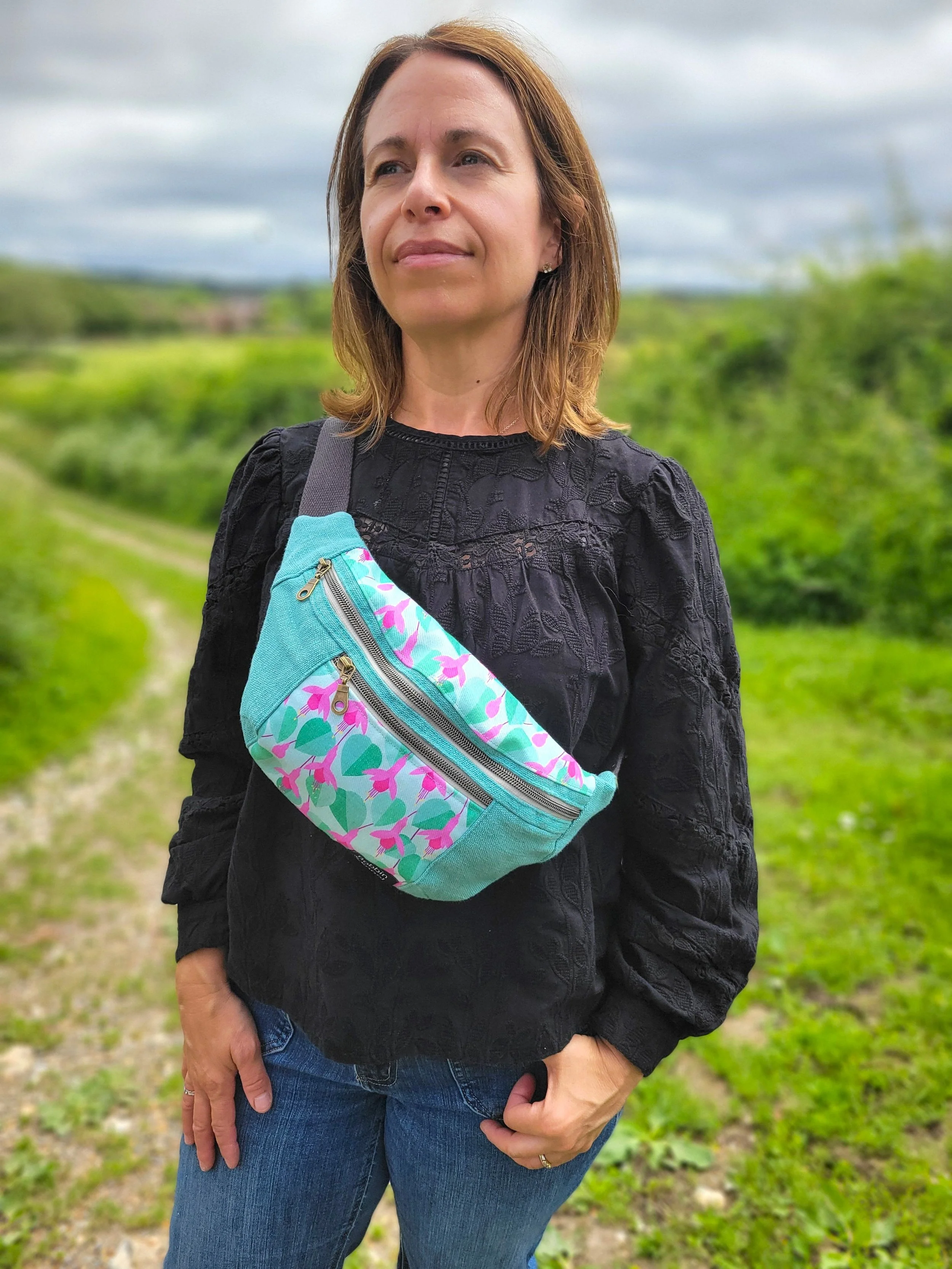 Fuchsia-bumbag-across-chest.jpg