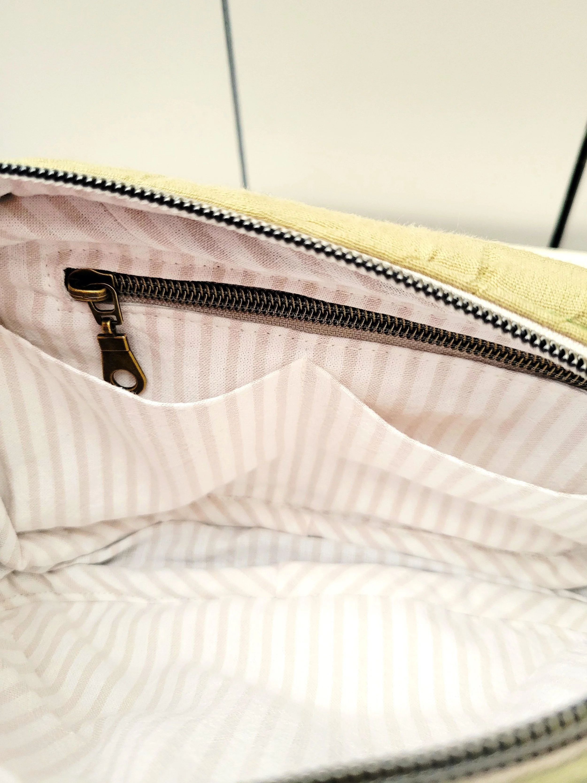 Beetroot-crossbody-bag-lining.jpg