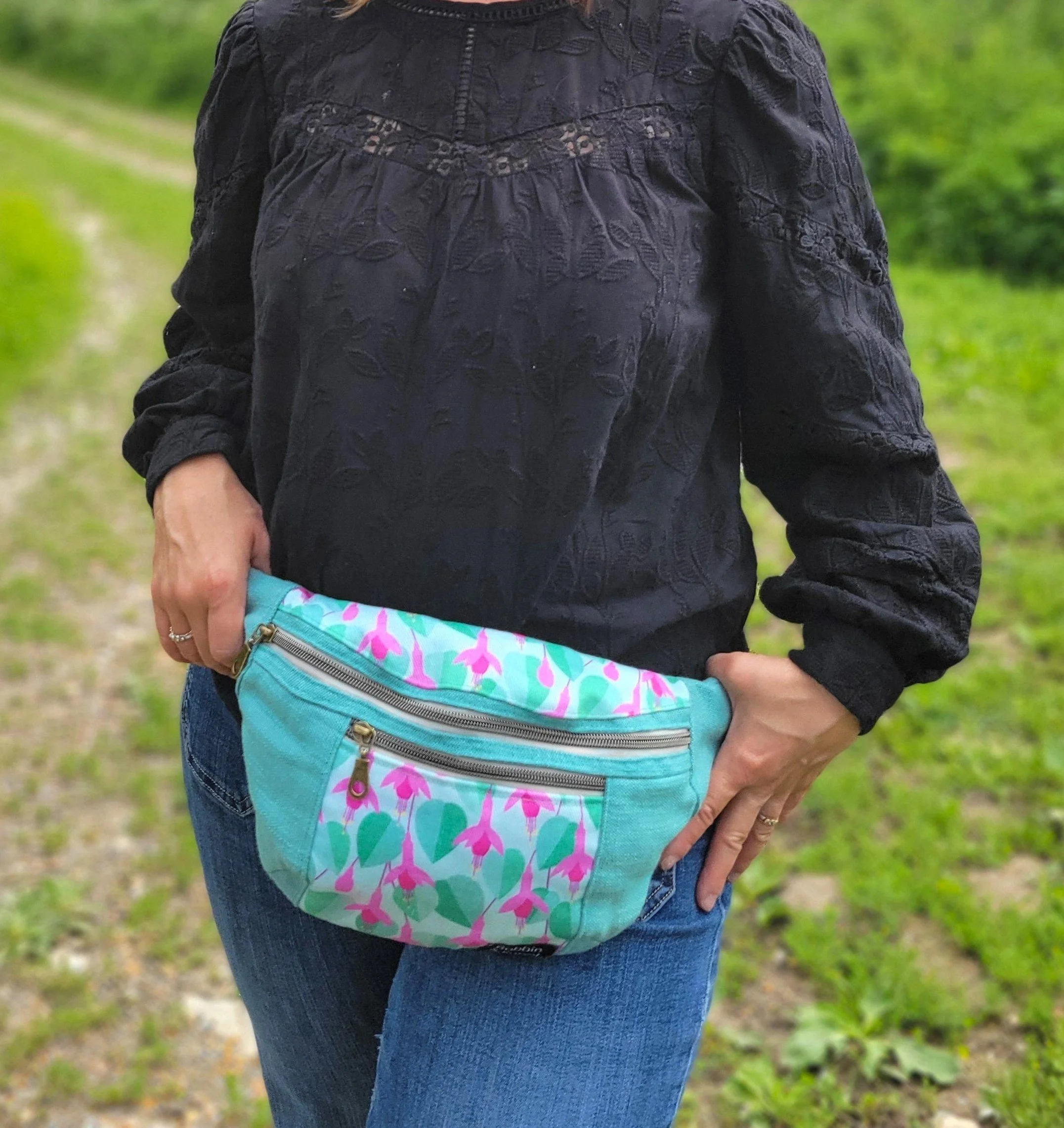Fuchsia-bumbag-across-hips.jpg