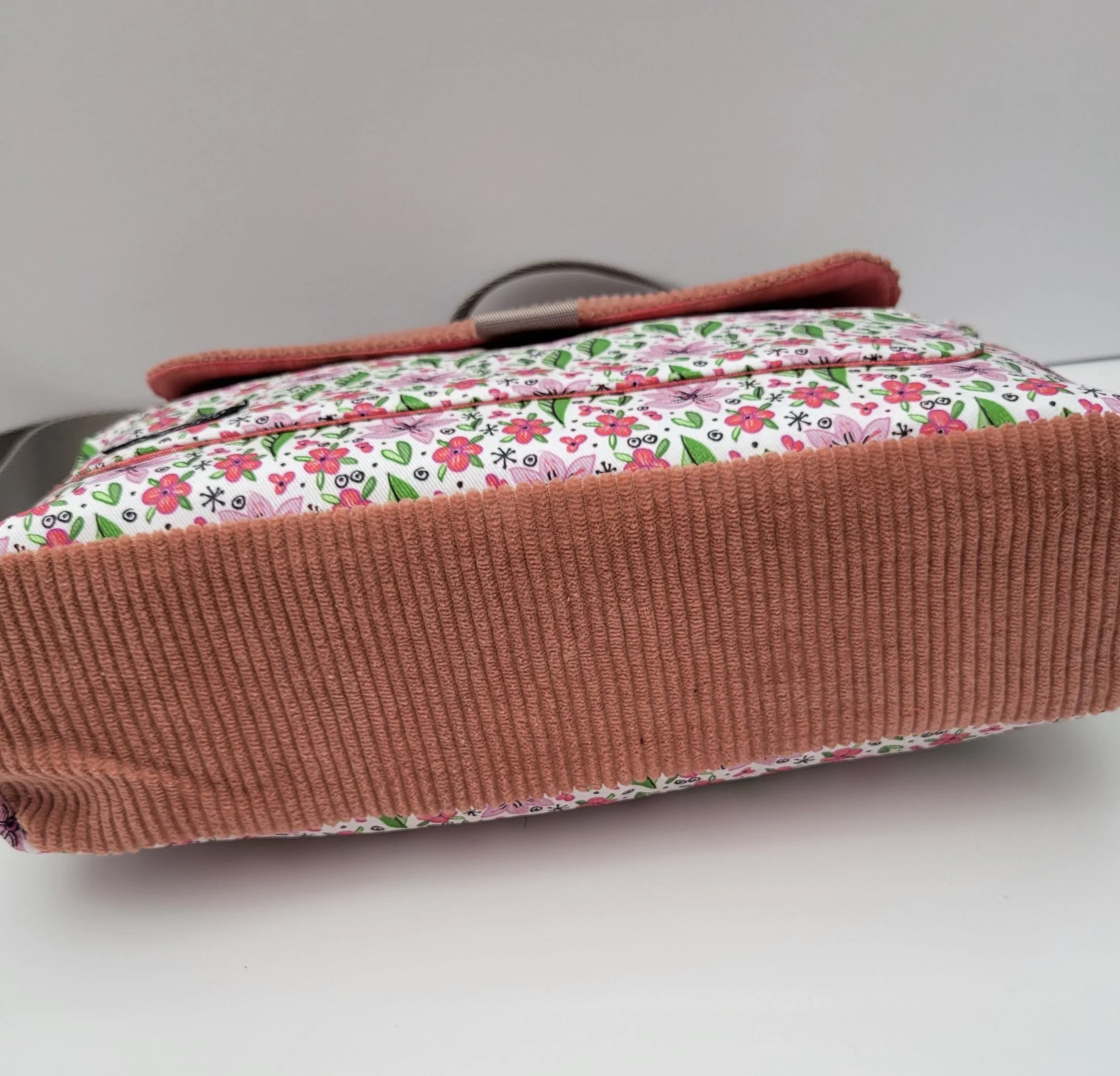 Botanica-bag-tote-doodle-flower-base.jpg