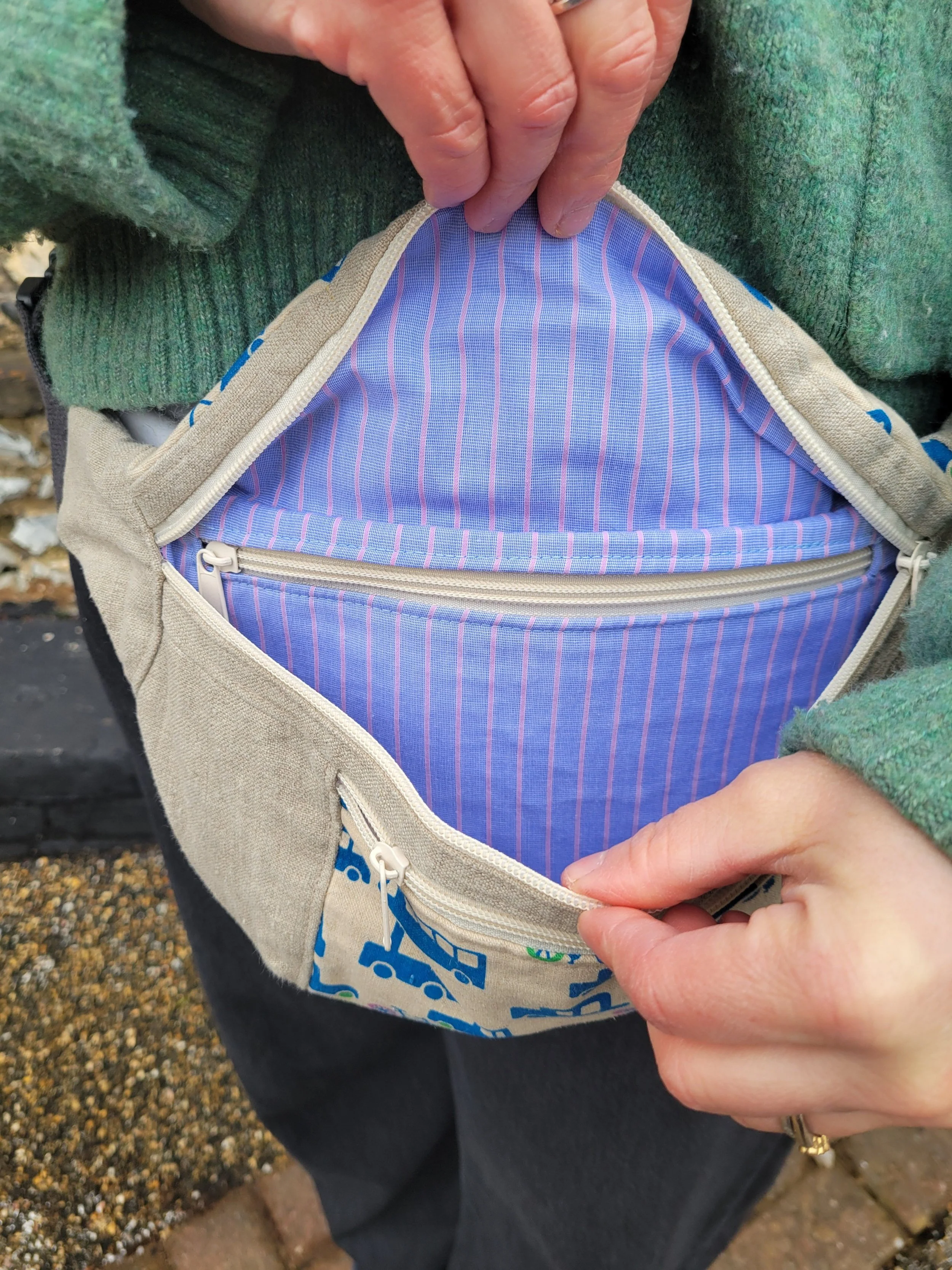 Inside linen on the move bum bag.jpg