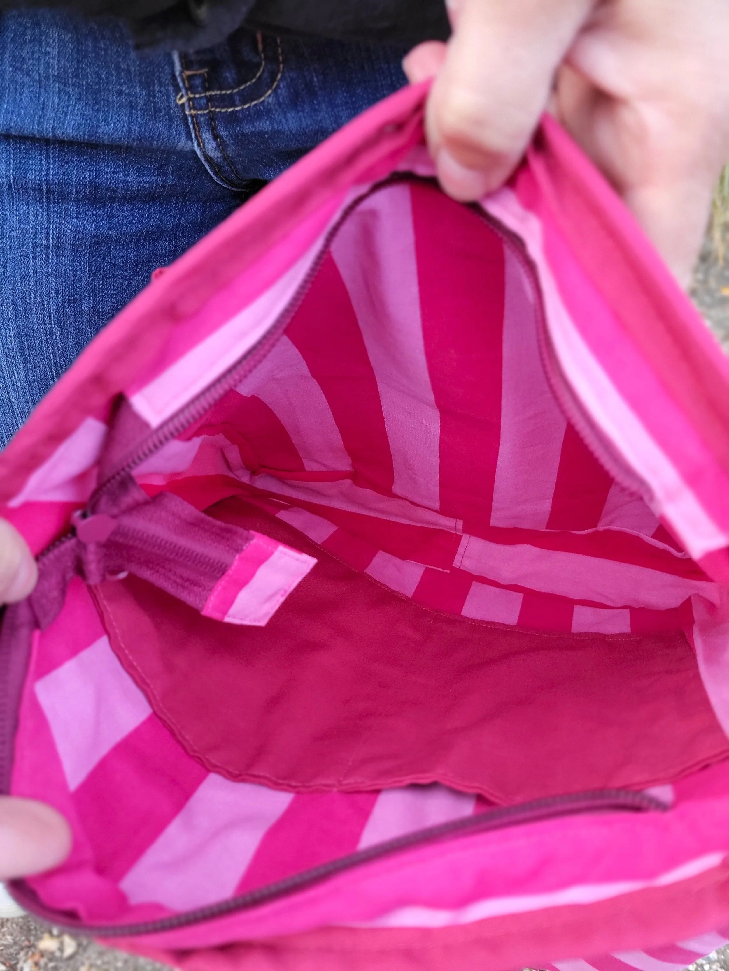 Inner-lining-Botanica-doodle-flower-messenger-bag.jpg