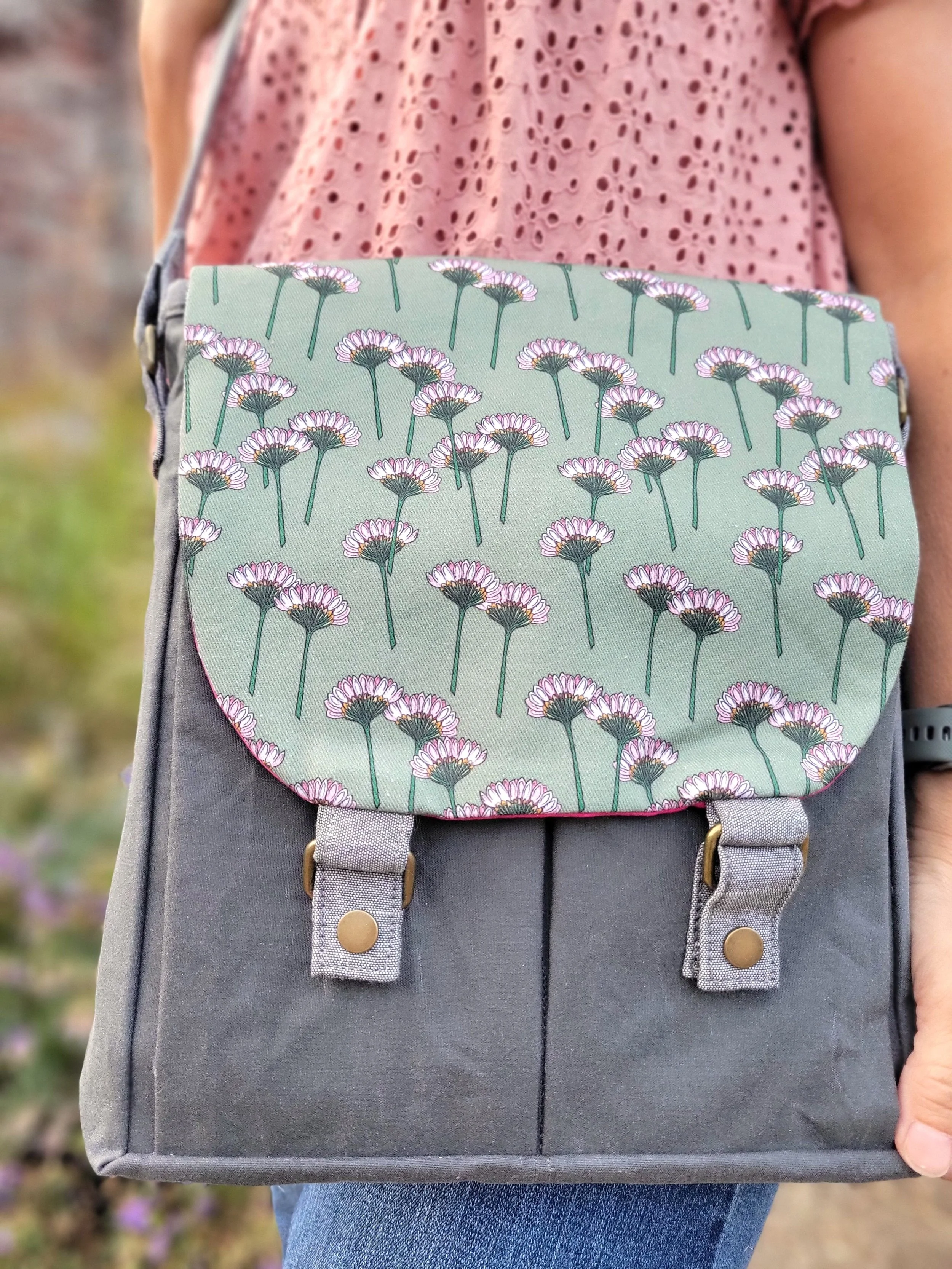 Front-Botanica-daisy-messenger-bag.jpg
