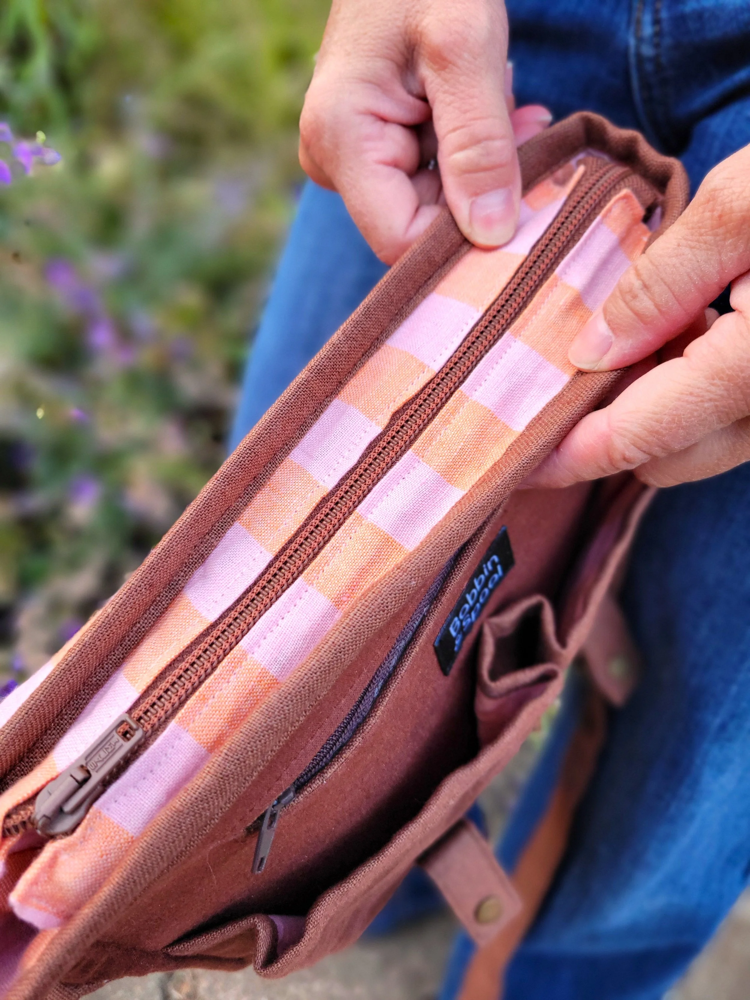 Recessed-zip-detail-Botanica-retro-flower-messenger-bag.jpg