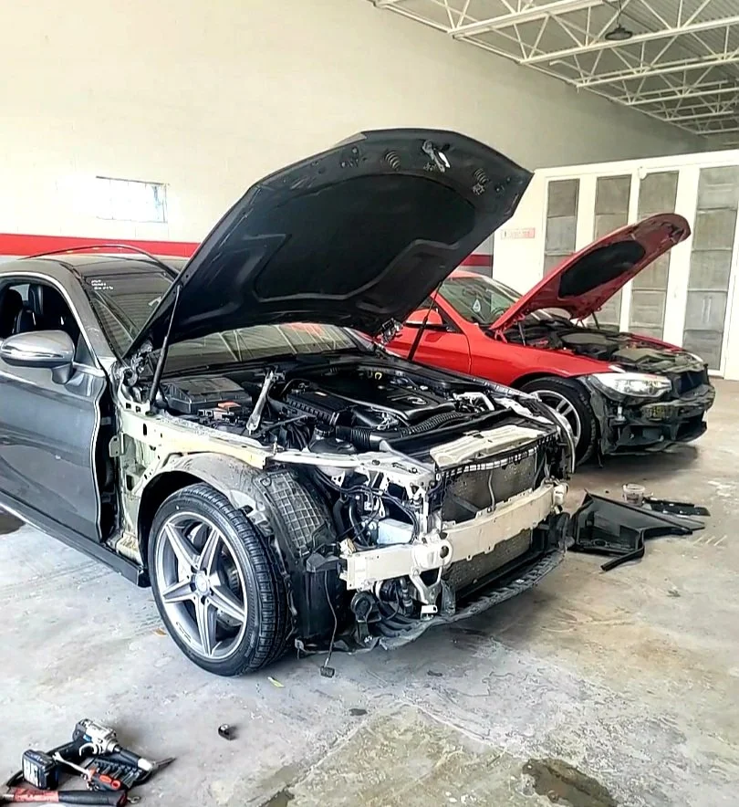 MERCEDES-BENZ / BMW