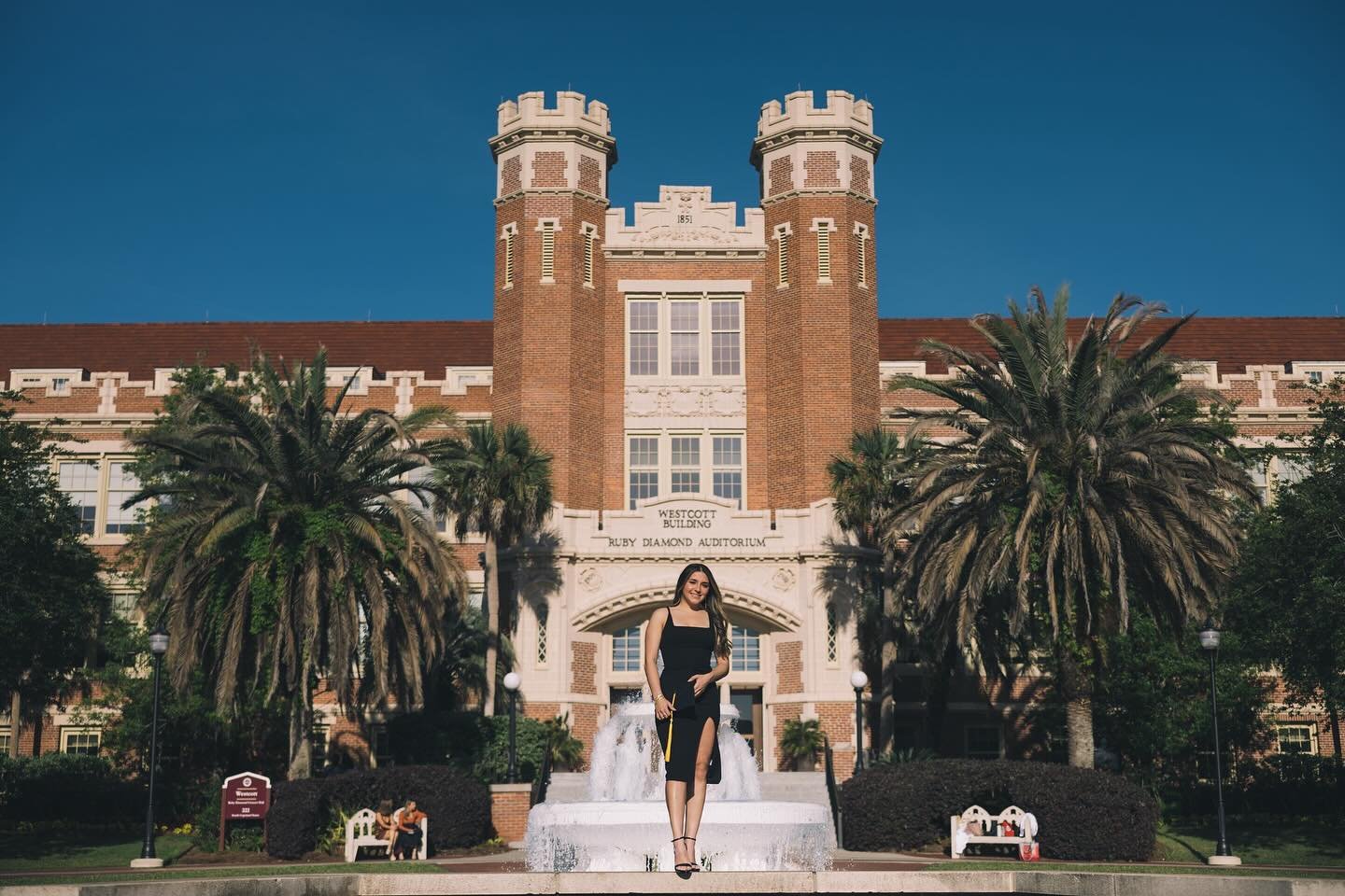 Slacking on my IG duties! It&rsquo;s so hard to want to post when these algorithms make it where no one actually sees our work! 😫 

Check out this beautiful senior, Bryanna! We had the best time exploring campus and getting some not so basic grad pi
