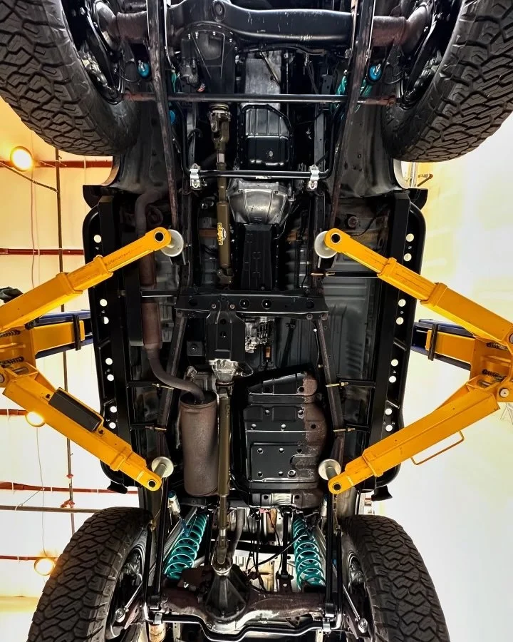 Landcruiser under.jpg