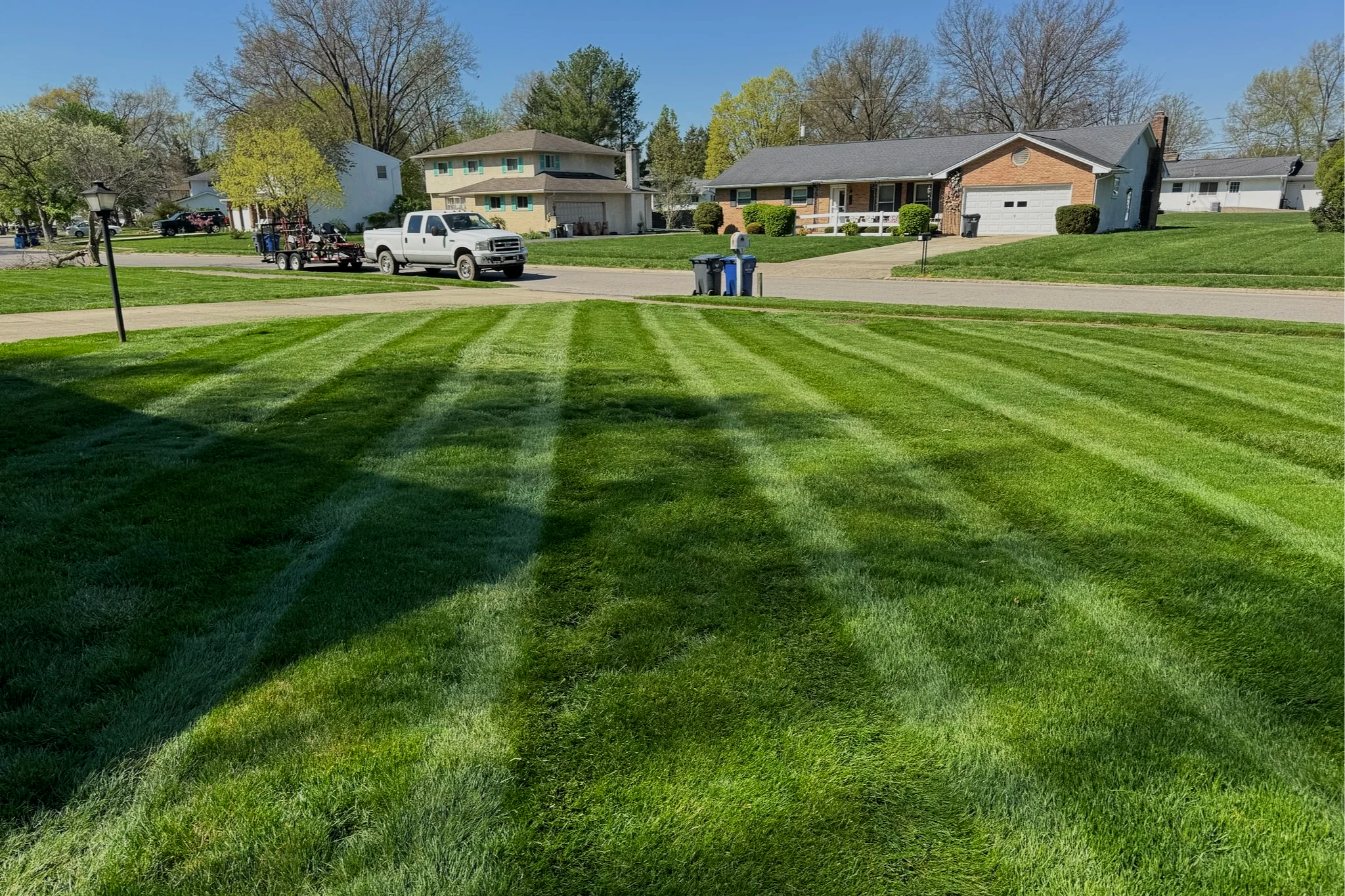 pickerington lawn mowing with crisp edges