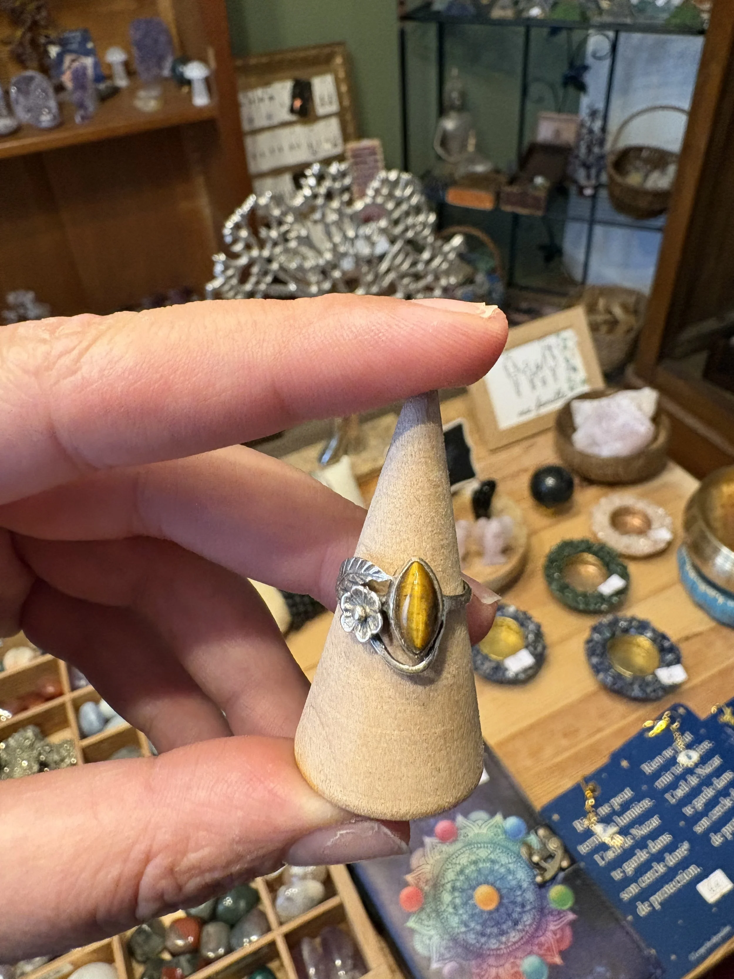 Bague œil du tigre fleur