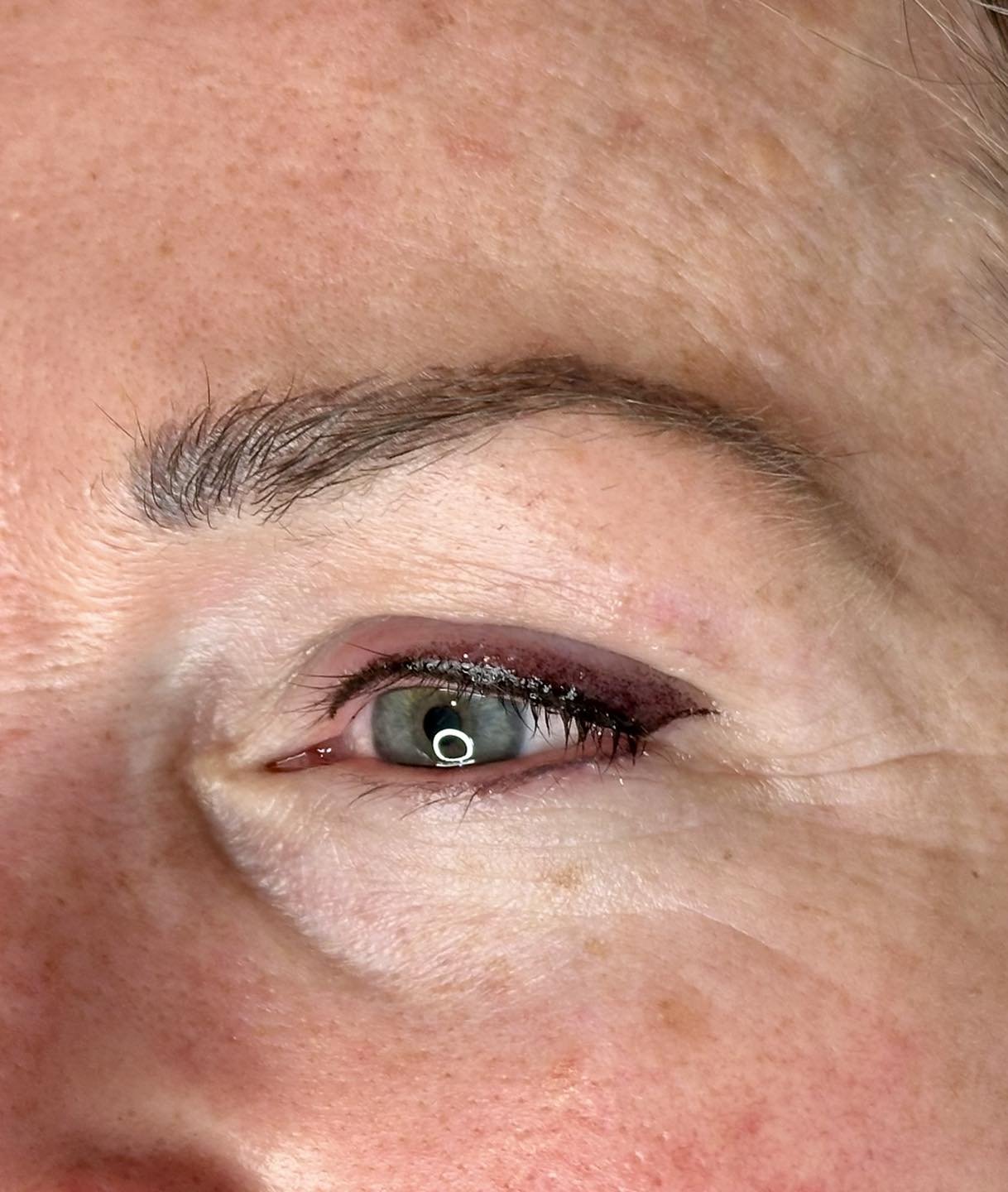 The permanent makeup eyeliner journey might seem daunting, but the stunning results speak for themselves!!! This is a soft smudge eyeliner look done by Christina!! Swipe to see the magic and book your consultation with Christina today to unlock your 