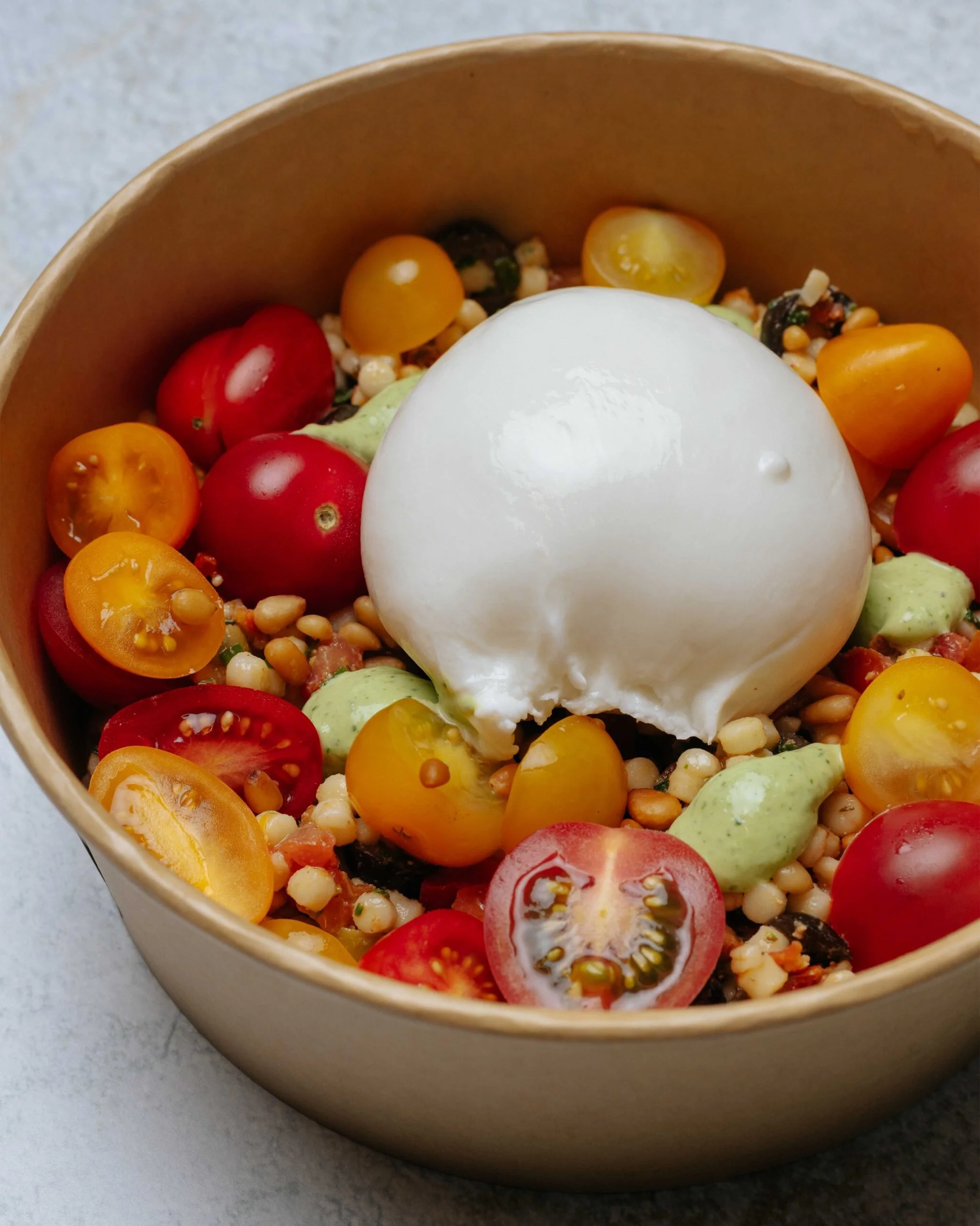 Burrata met fregolapasta, olijven en tomaat (1).jpg