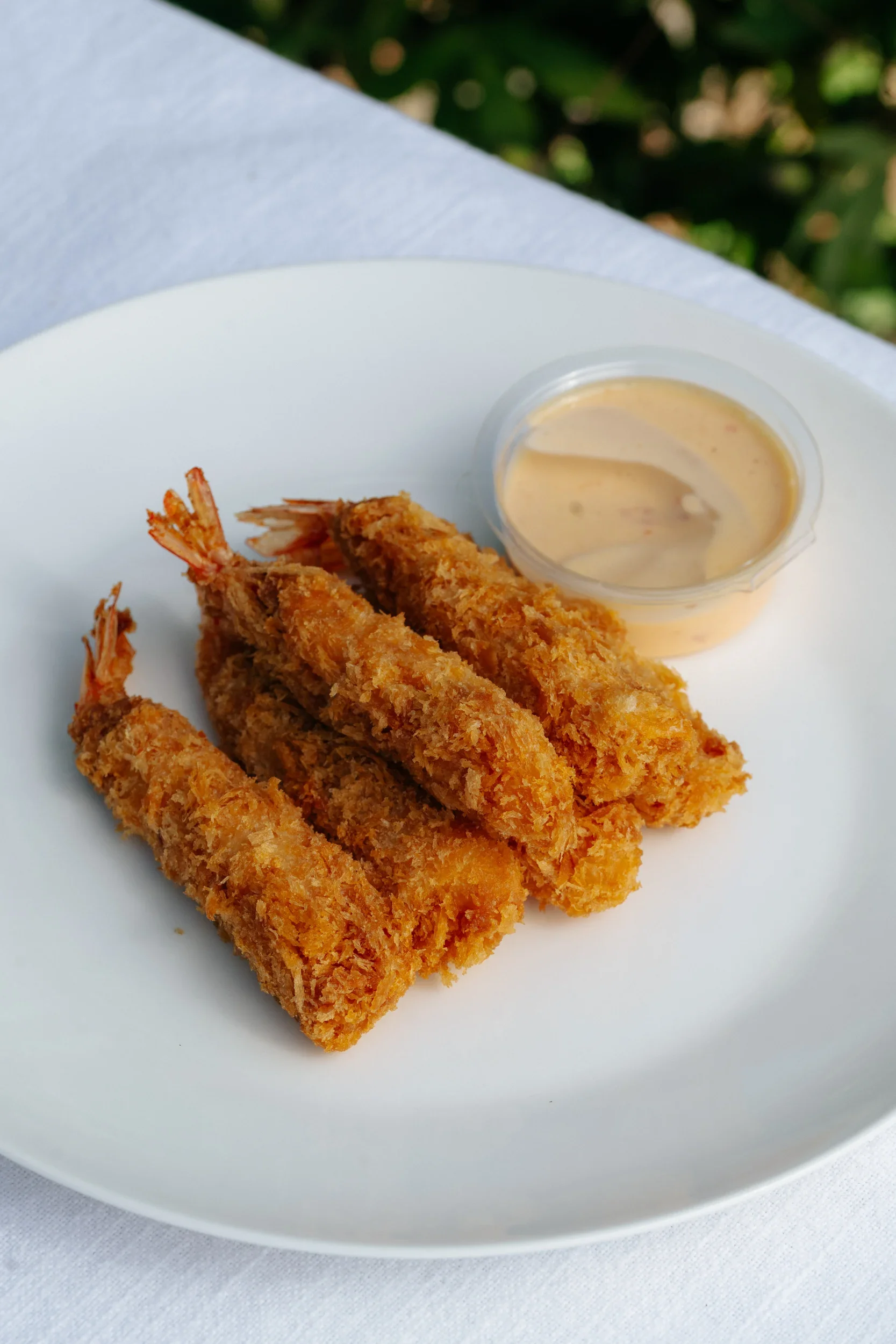Krokante Nobashi-garnaal met sweet chili saus.webp