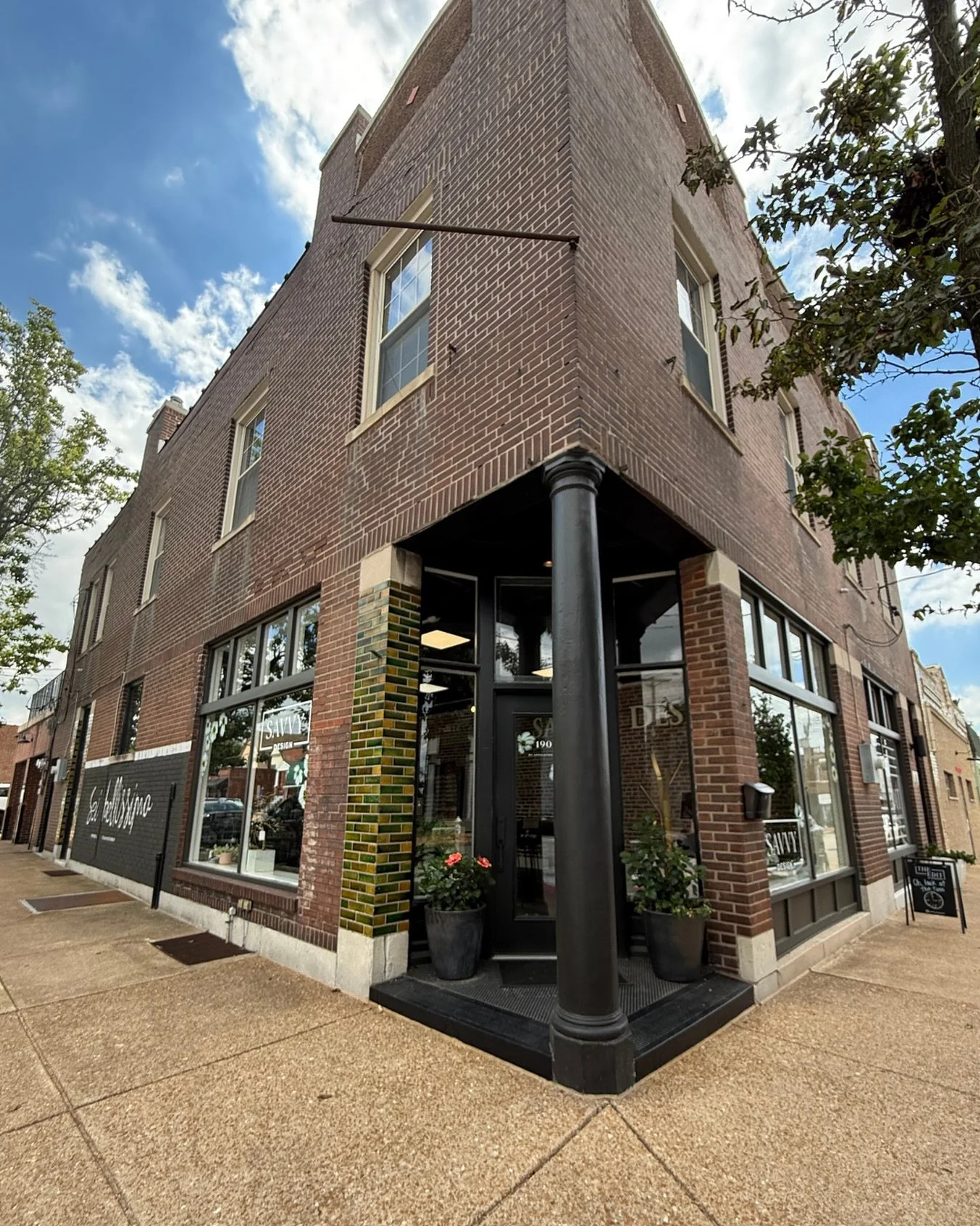 Hard to believe it&rsquo;s been over a year since we made The Hill home for our office + design studio, and almost a year since opening @editbymsquared next door! 💫 

If you haven&rsquo;t visited yet, this is your reminder! It&rsquo;s a beautiful da