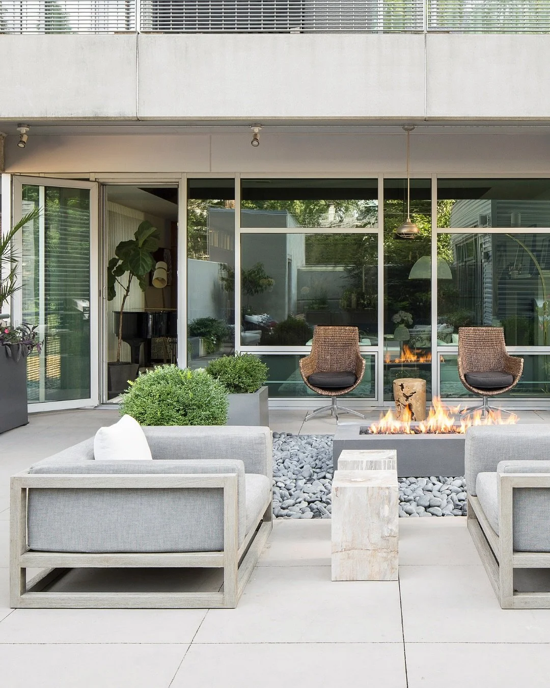 We specialize in designs that are perfect for your lifestyle! Creating the space for all your special moments is our passion. Tap the link in our bio to discover more Savvy spaces. We want to make your dream into a reality! 

📸 @meganlorenzphoto 

.