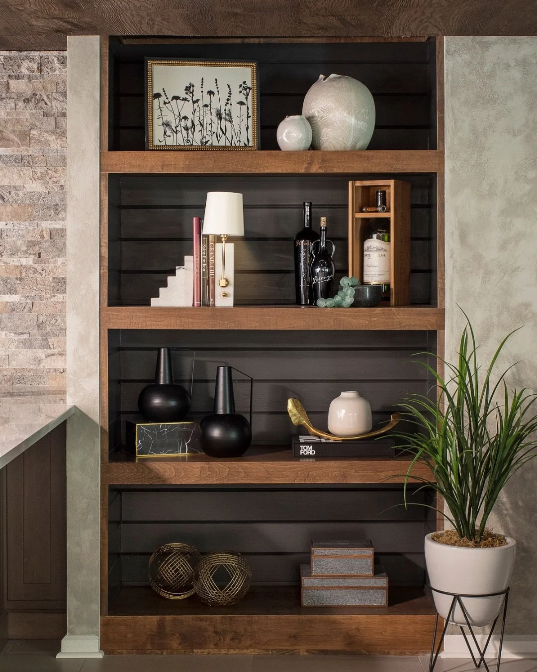 ✨ Polished + Inviting

This lower level proves that &ldquo;basement&rdquo; is just a word. Beautiful shelving, a stylish dining nook, and a sleek bar come together for a space that&rsquo;s both functional and refined.  Check out some of our favorite 