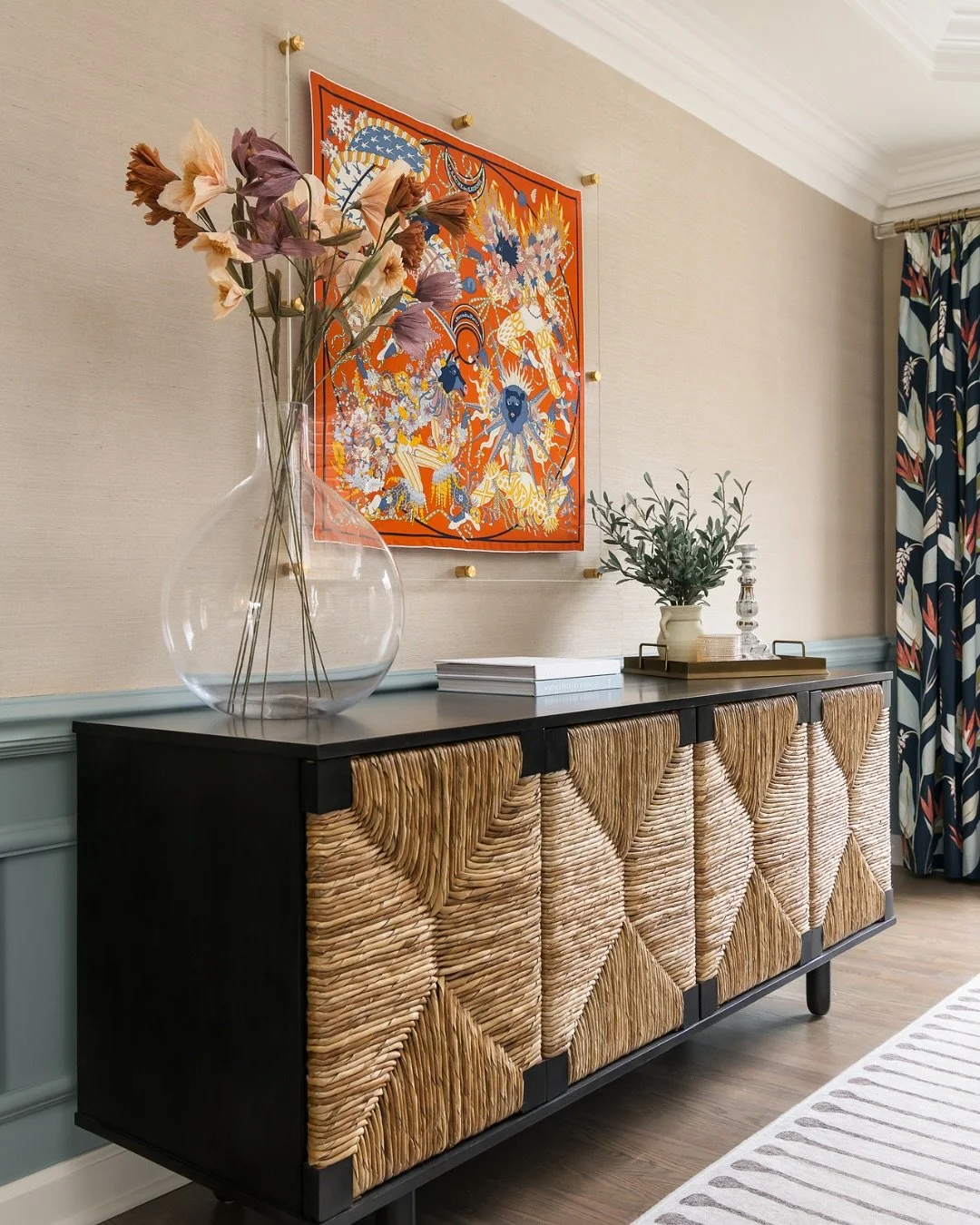 🌿🍂 Seasonal botanicals always create effortless elegance. And yes&hellip; holiday decor plans are already in motion. (see last slide) Hope you all have a fabulous weekend! 

📸 @karenpalmerphotography &amp; @meganlorenzphoto 

.

.

#seasonalflower