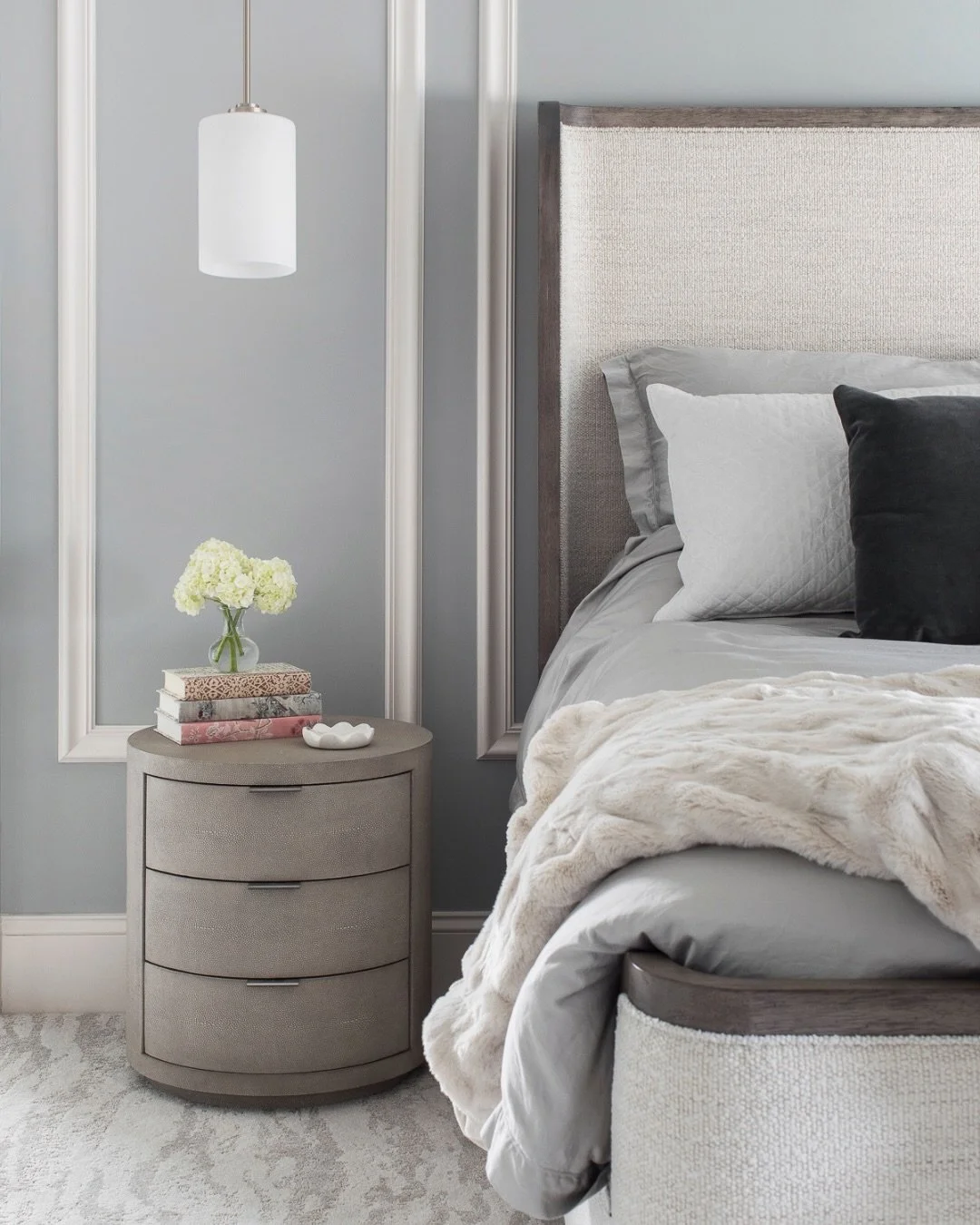 The lovely details in this primary suite radiate curated comfort 🤍 

We cherish creating spaces that encourage you to pause and linger. Ready to transform your dream home project into reality? We&rsquo;re here to help! 

📸 @meganlorenzphoto