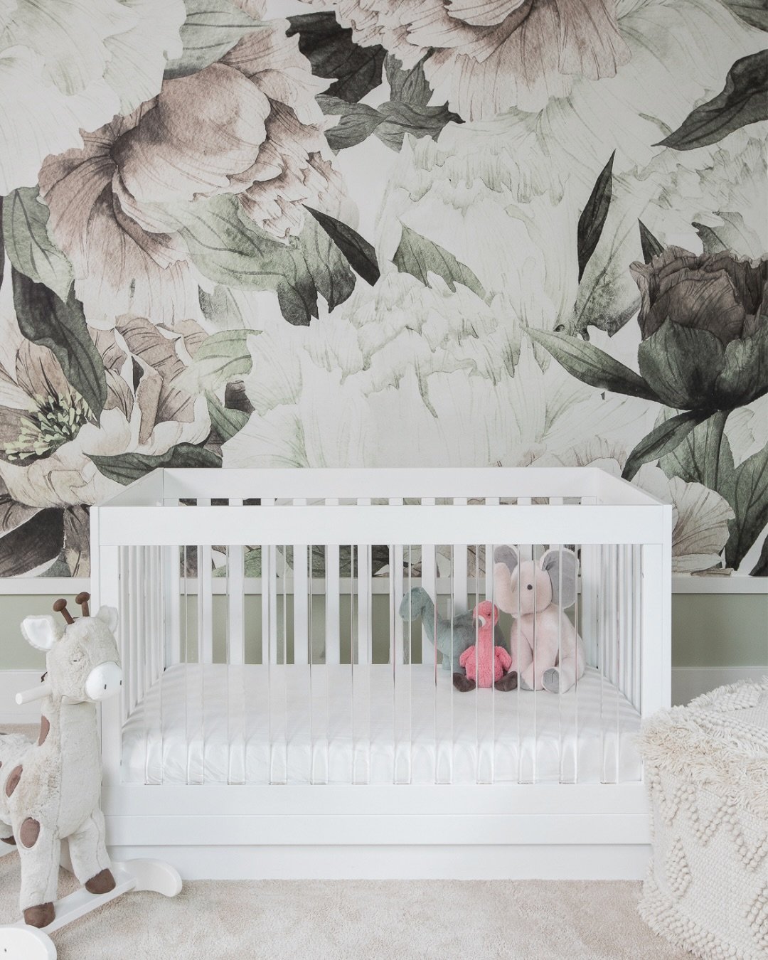 Sweet Dreams 💭 🧸 🌷 

Designed for quiet moments and tiny dreams. Soft textures, muted neutrals, and one of our favorite wallcoverings create the most peaceful little nursery.

Nursery Design | Town &amp; Country

📸 @meganlorenzphoto