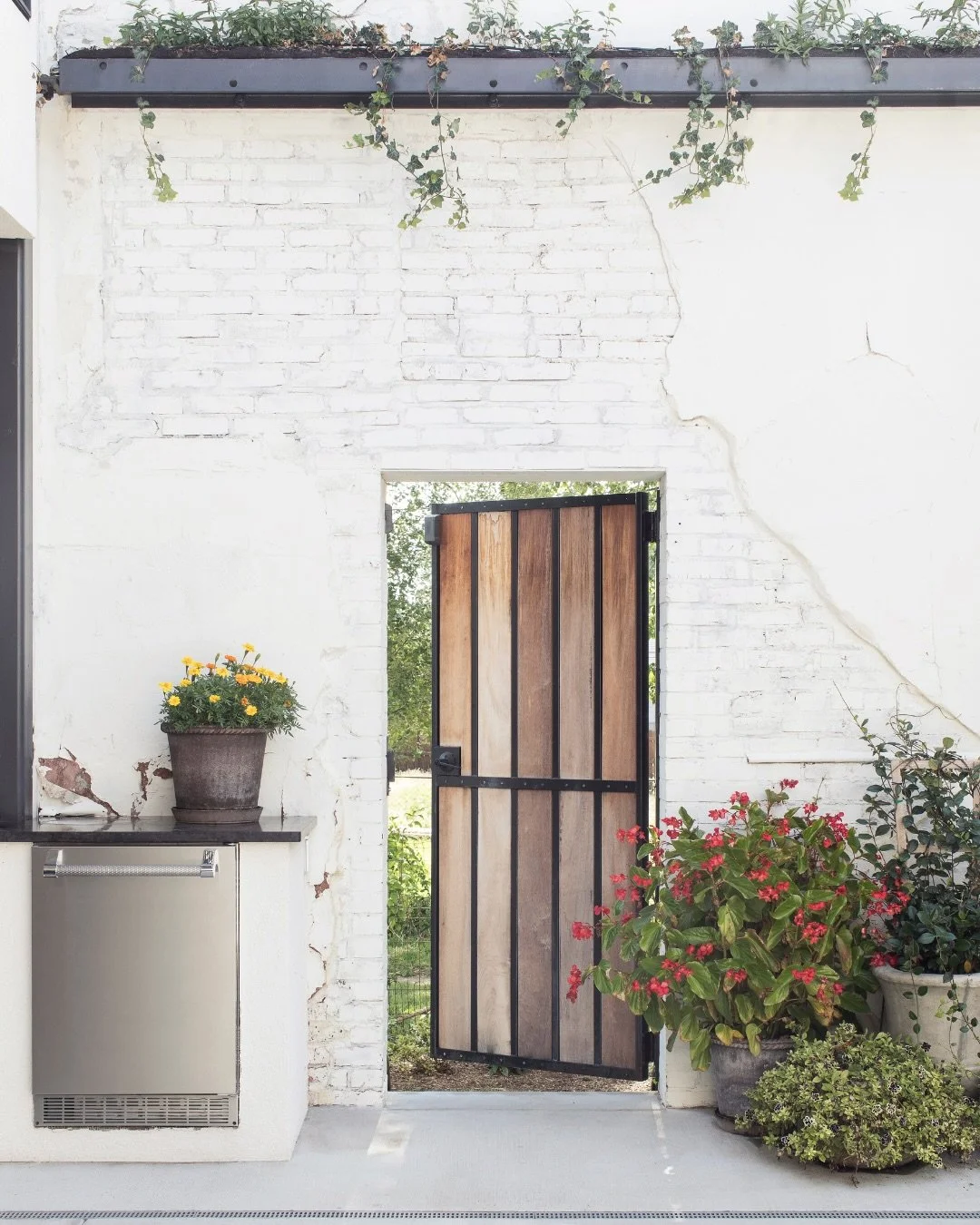 First official day of spring = first official patio day 🌸 We&rsquo;re ready&hellip; are you?

📸 @meganlorenzphoto