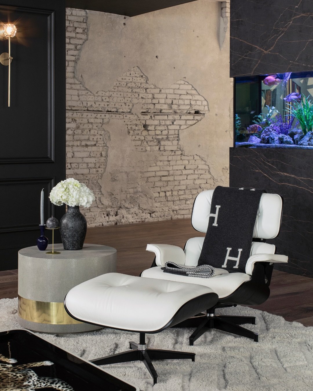 We love a lounging moment, especially when the furniture is this cool and every corner invites you relax and linger a bit longer. 

Home Remodel | The Hill