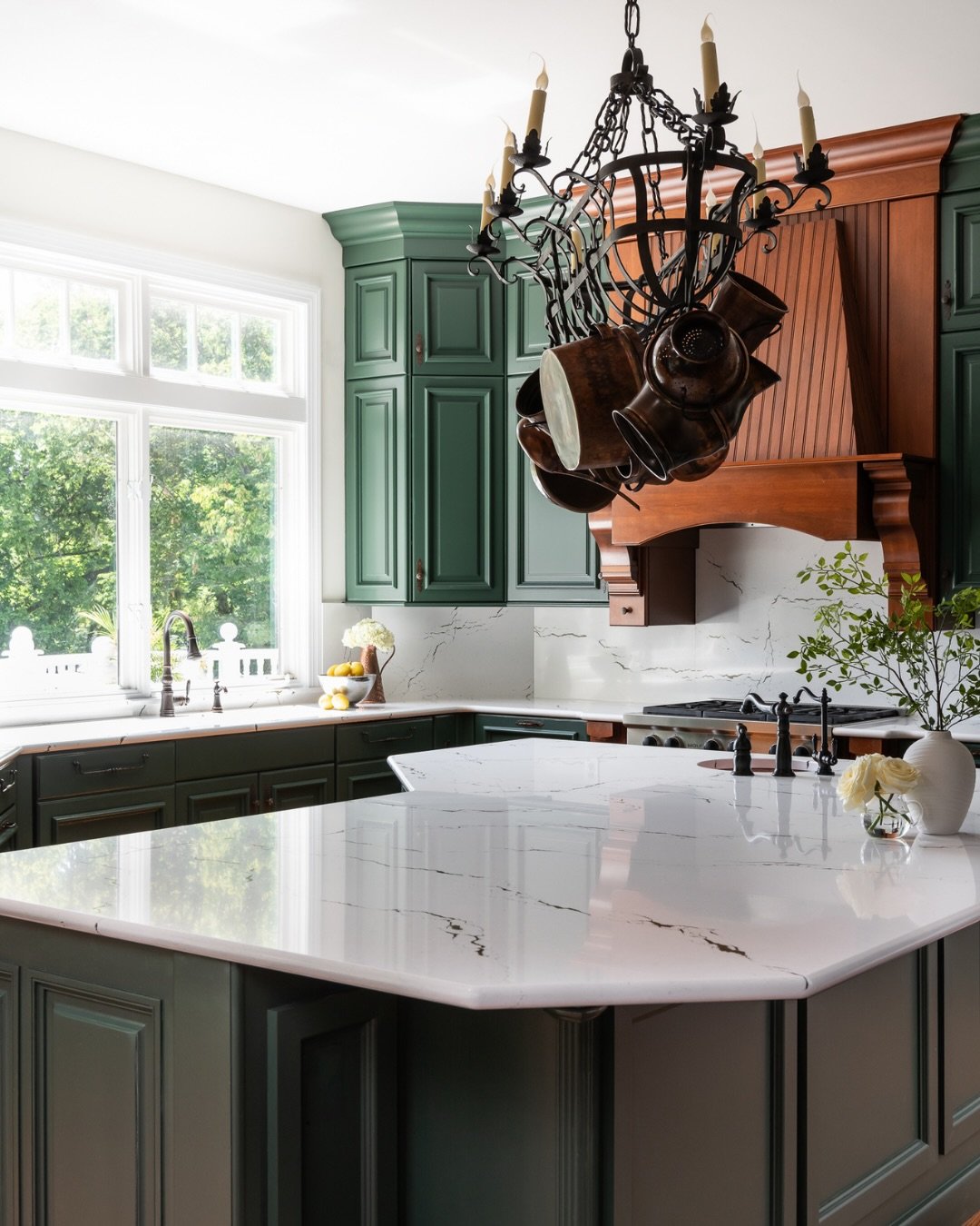 This or That 🤍 🖤 

A crisp white countertop with dark veining OR  a dramatic black surface with soft white veining ?

And in terms of overall vibe, are you team dark &amp; moody modern OR light &amp; classic traditional? 🤍 Share your thoughts in t