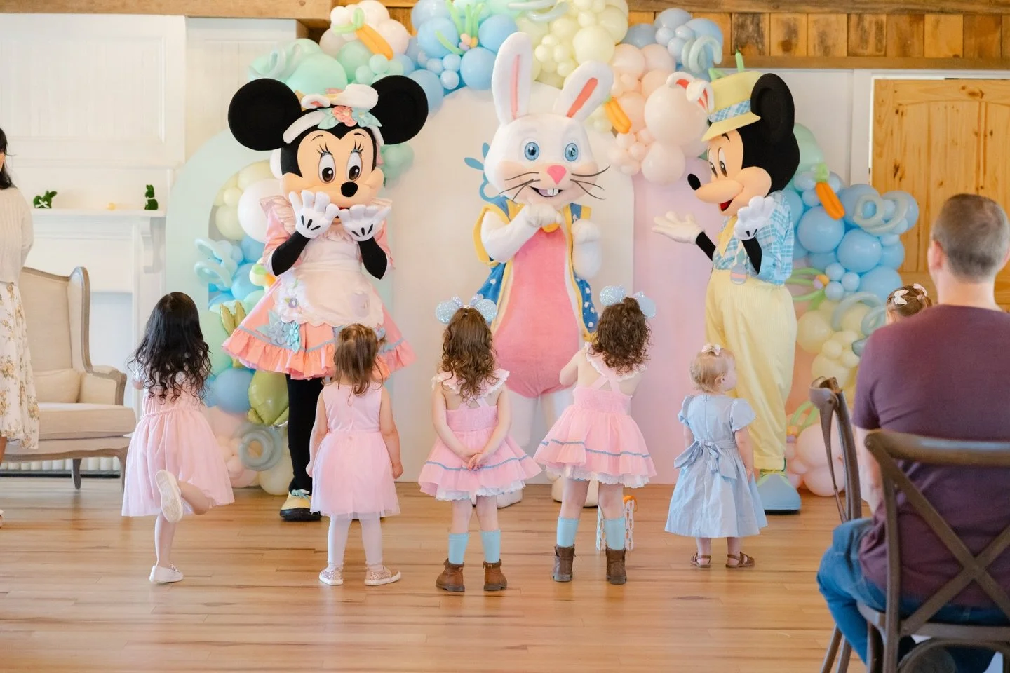 🌸 Sparkly Wish Easter Experience 2026 photo gallery 🌸
🎈 @letsballooncharlotte balloon backdrop
🏠 @theunionexchange venue and catering
📸 @andreavegabrewer photography 
🎭@sparklywishent event planning and character entertainment