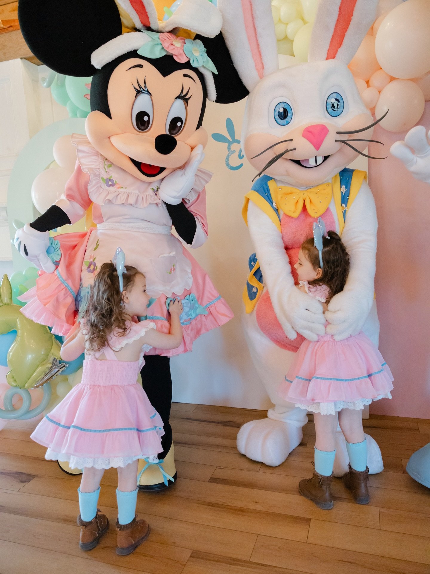 Our first Easter Experience 🐰✨
All 3 of our Easter characters, one magical day, and so many smiles 🤍
Huge thanks to @letsballooncharlotte, @theunionexchange, and @Andreavegabrewer for making it all come together 💐📸