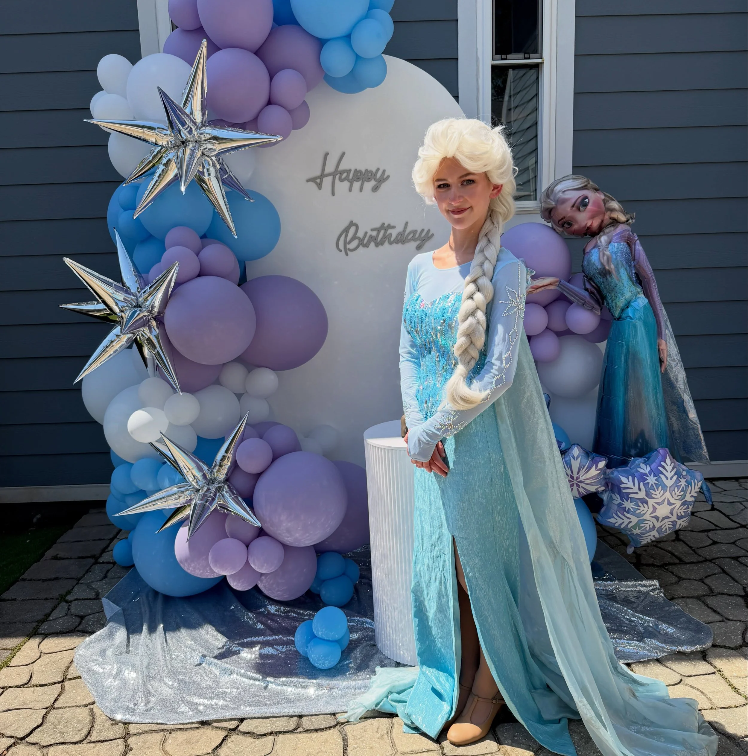 Elsa out here fighting for her life in 90-degree weather ☠️
.
.
.
#character #elsa #frozenparty #frozen #birthdaypartyideas