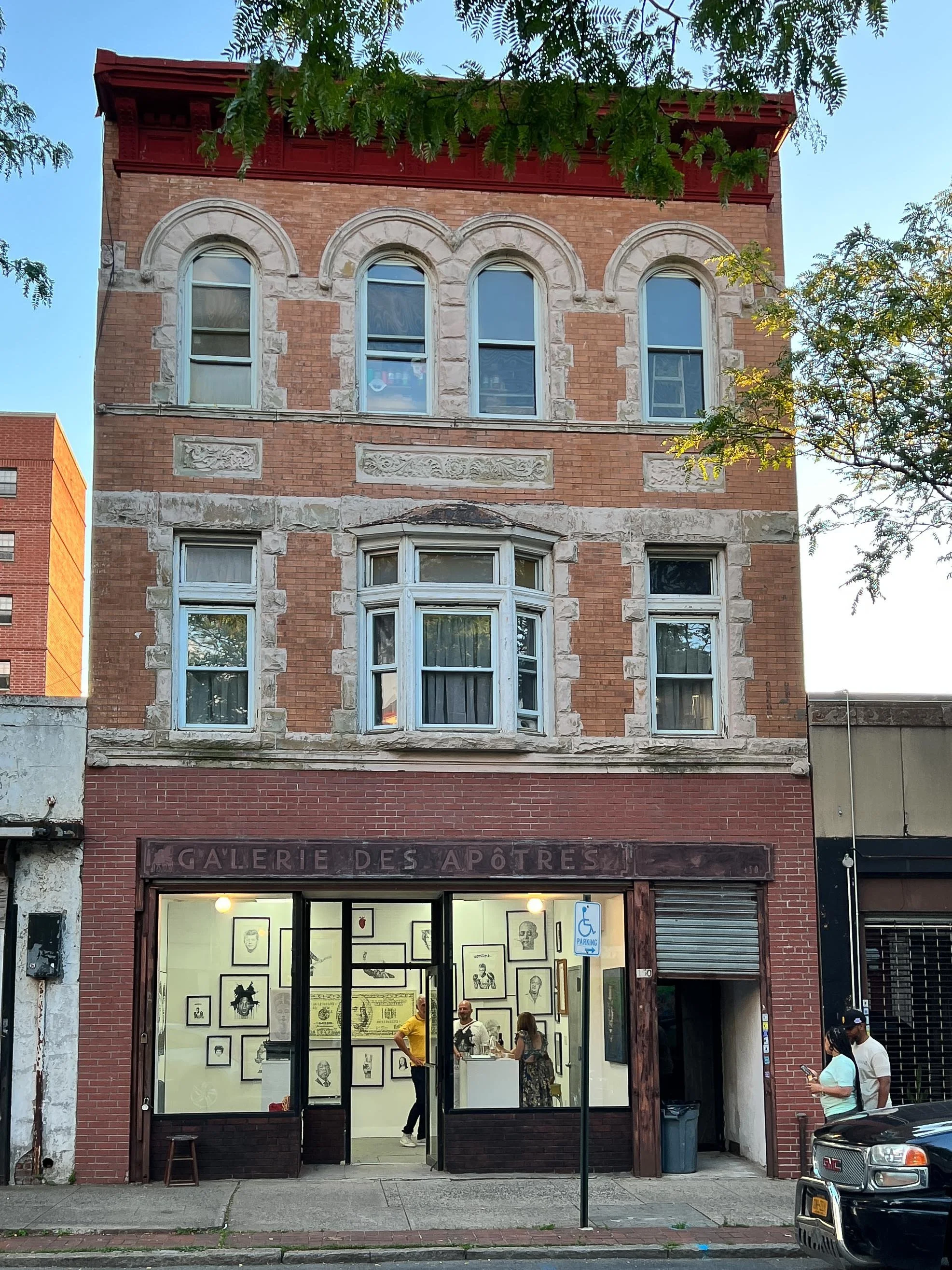 20220611storefront0004.jpg