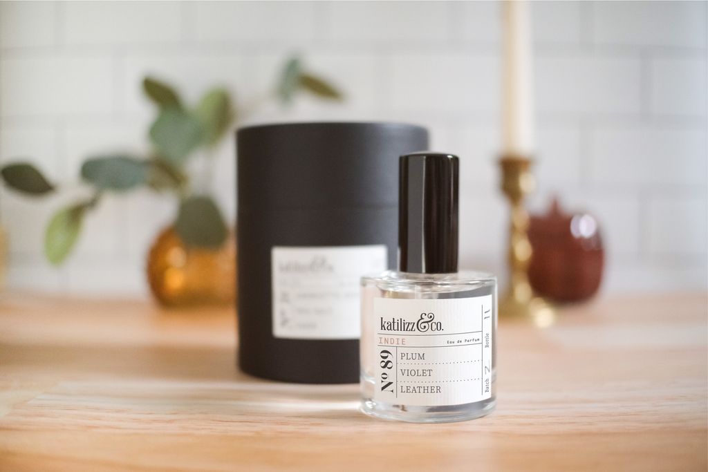 Katilizz INDIE-spray box scene 2.png