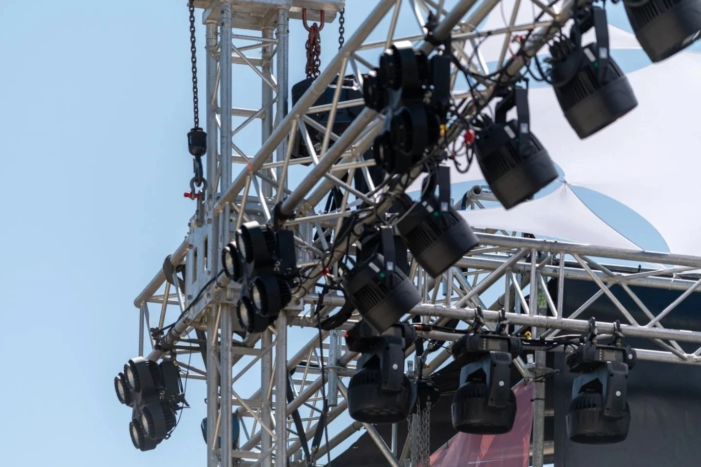 luzes cerca med.jpeg