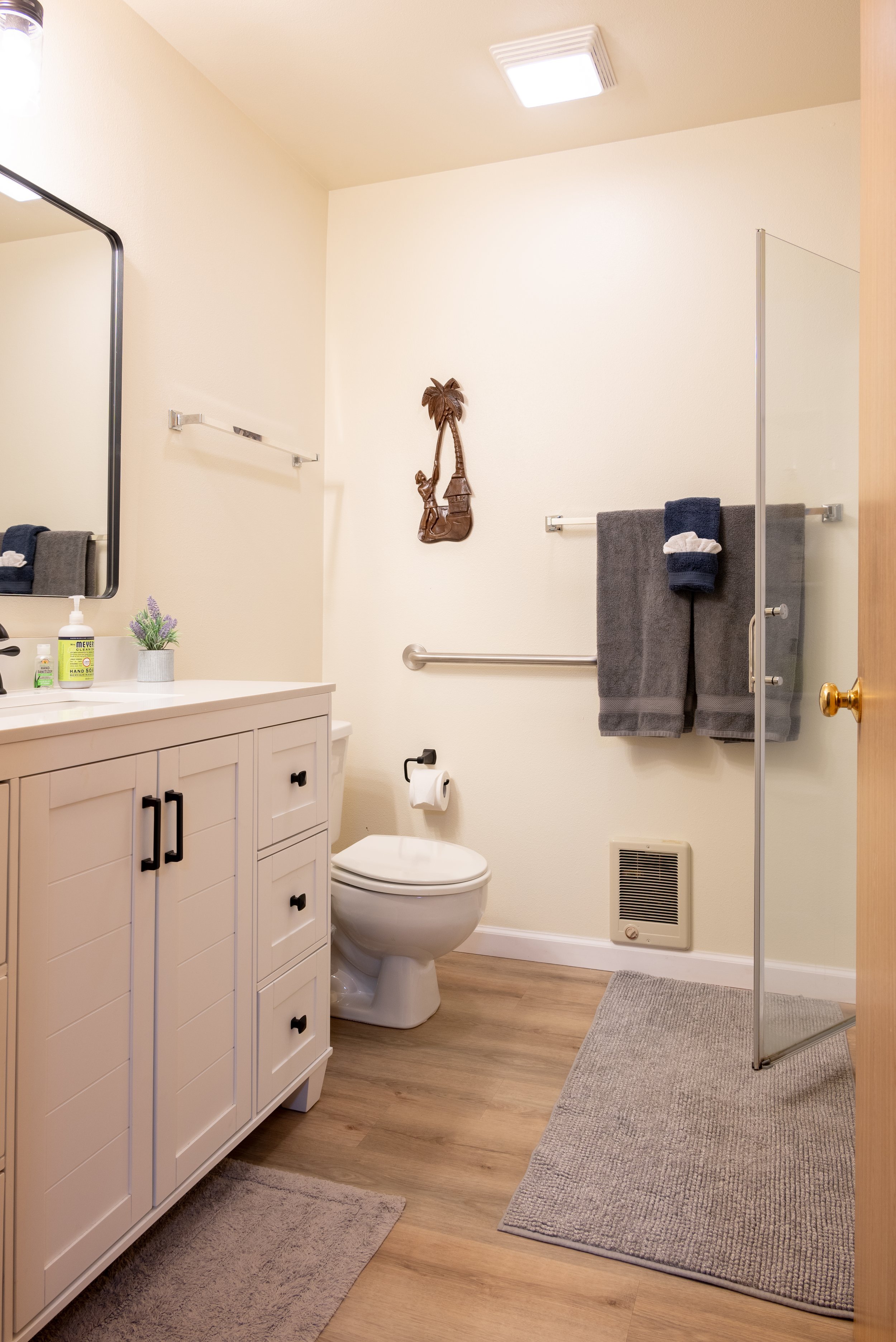 Primary en-suite bedroom.jpg