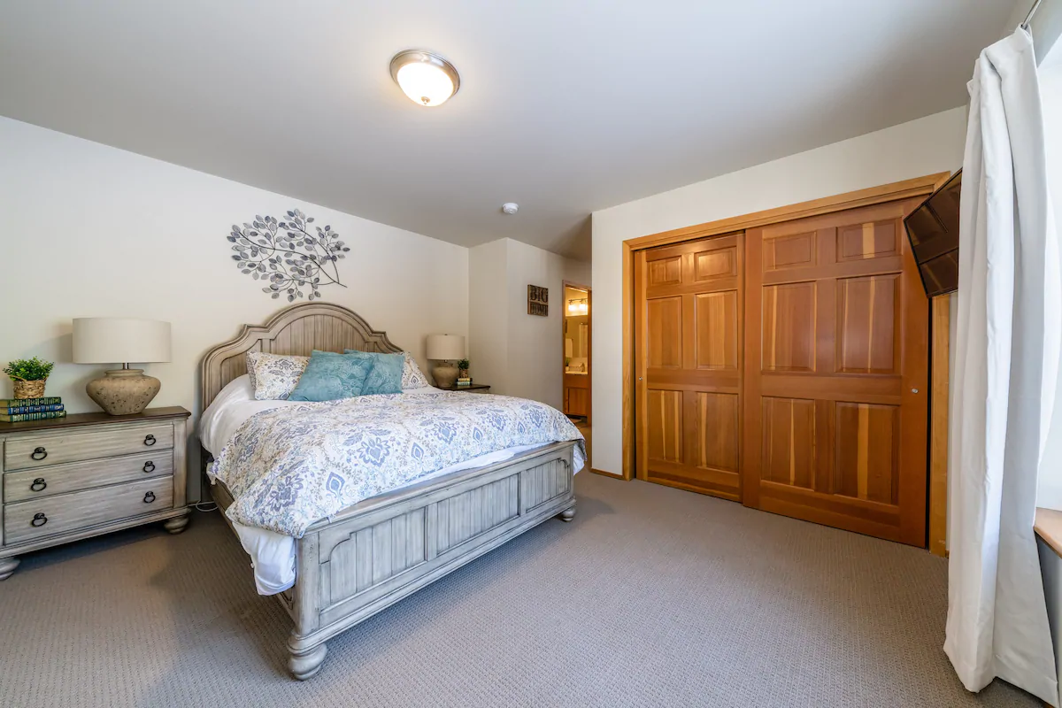 Bedroom Suite 2 - Upstairs.png