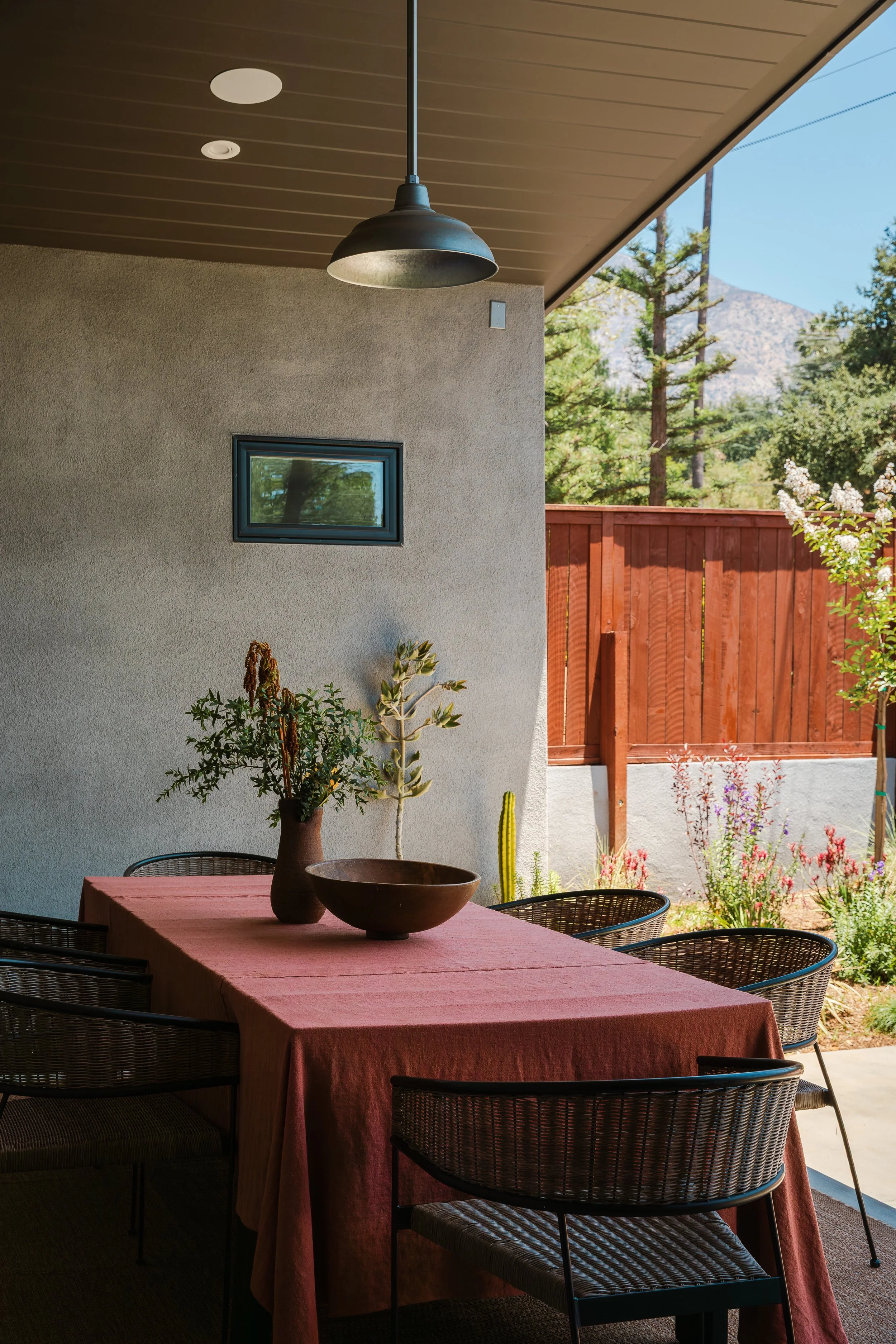 2542 Santa Rosa
Photo Sterling Reed