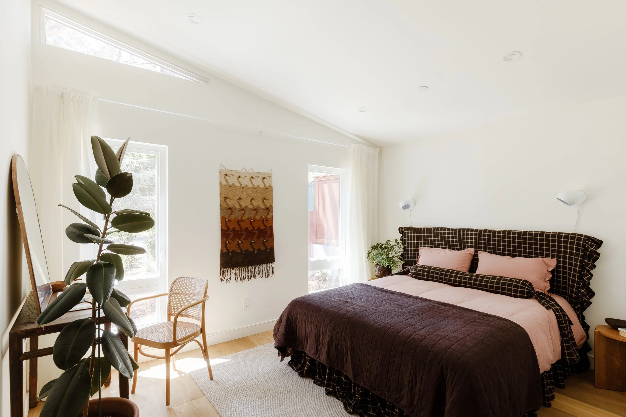 2542 Santa Rosa
Photo Sterling Reed